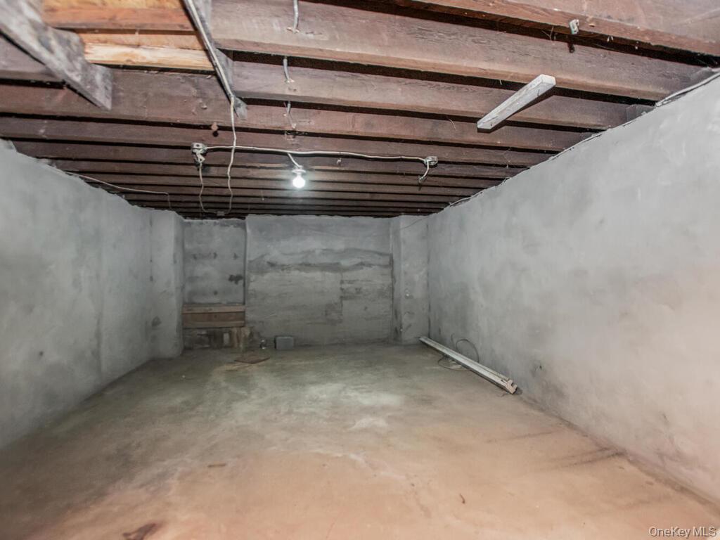 200 W 1st Street Property Photo 23