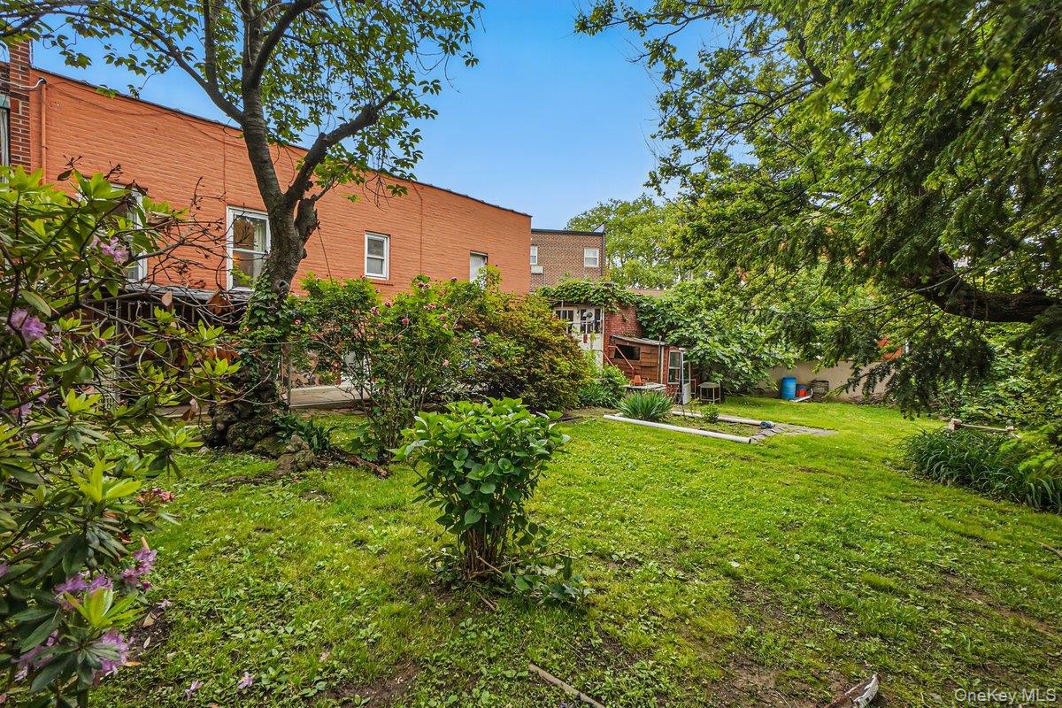 2117 Hazen Street Property Photo 3