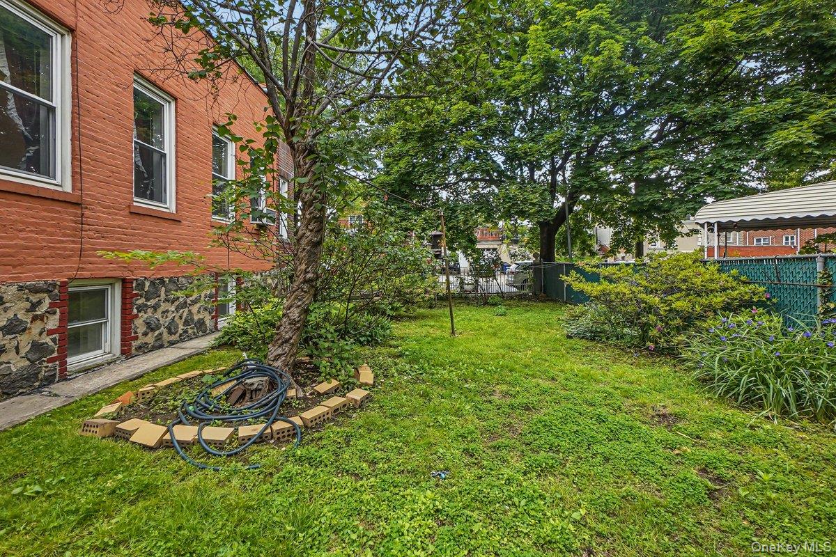 2117 Hazen Street Property Photo 5