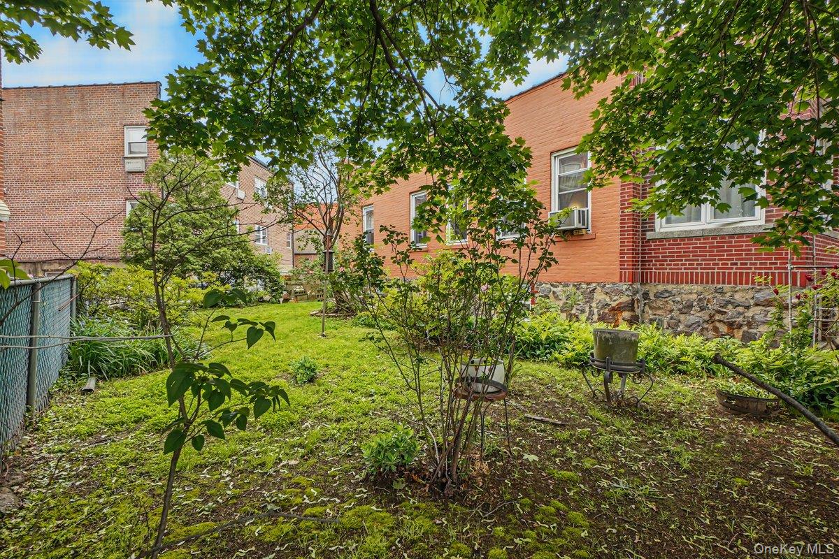 2117 Hazen Street Property Photo 8