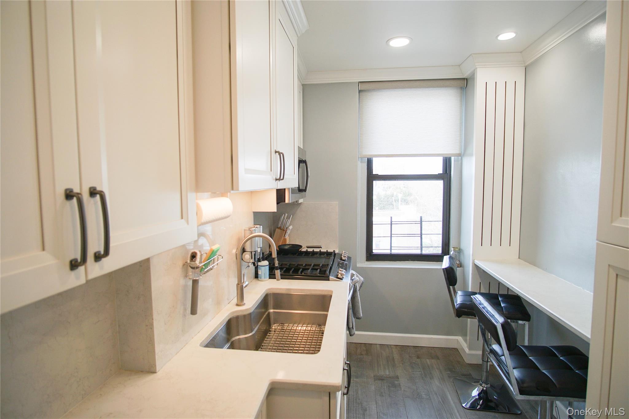 3321 Bruckner Boulevard 5j Property Photo 8