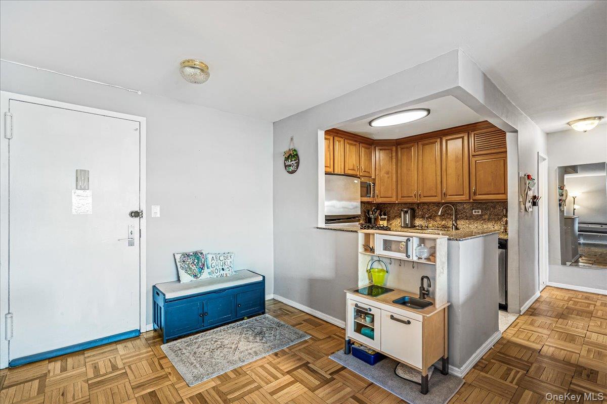 17-85 215th Street 1p Property Photo 4