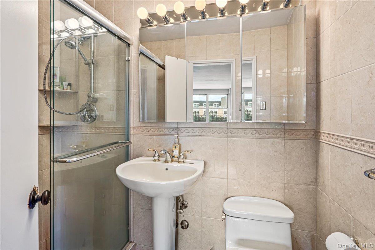 17-85 215th Street 1p Property Photo 14