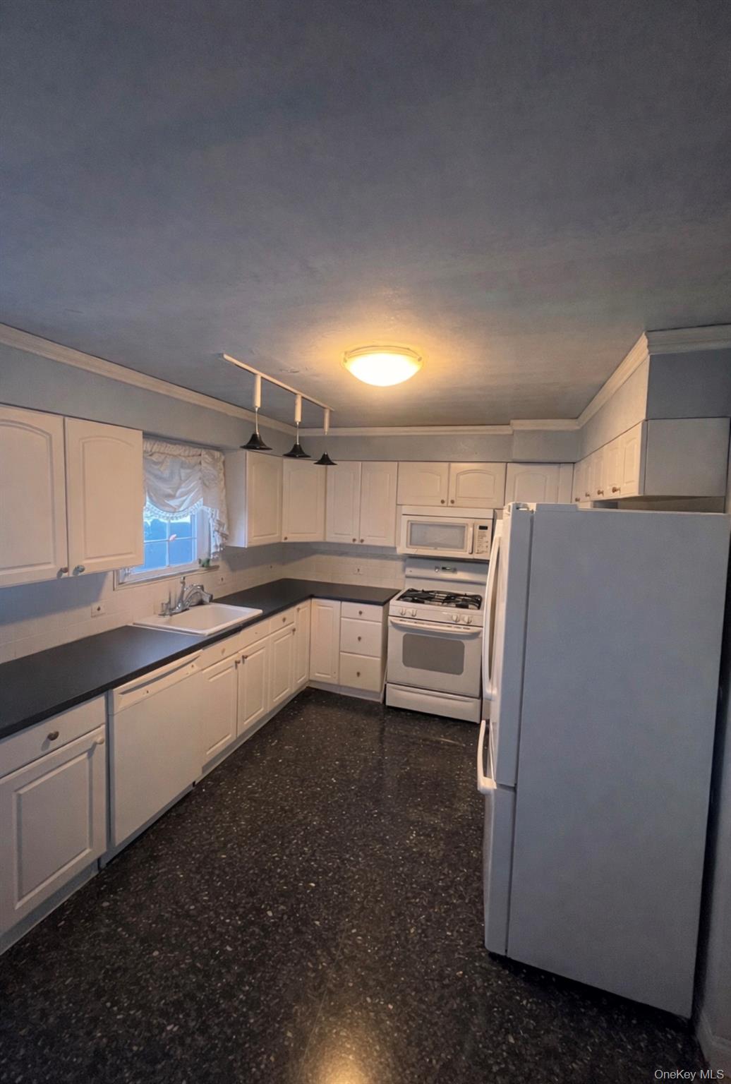 122 Rockaway Parkway Property Photo 3