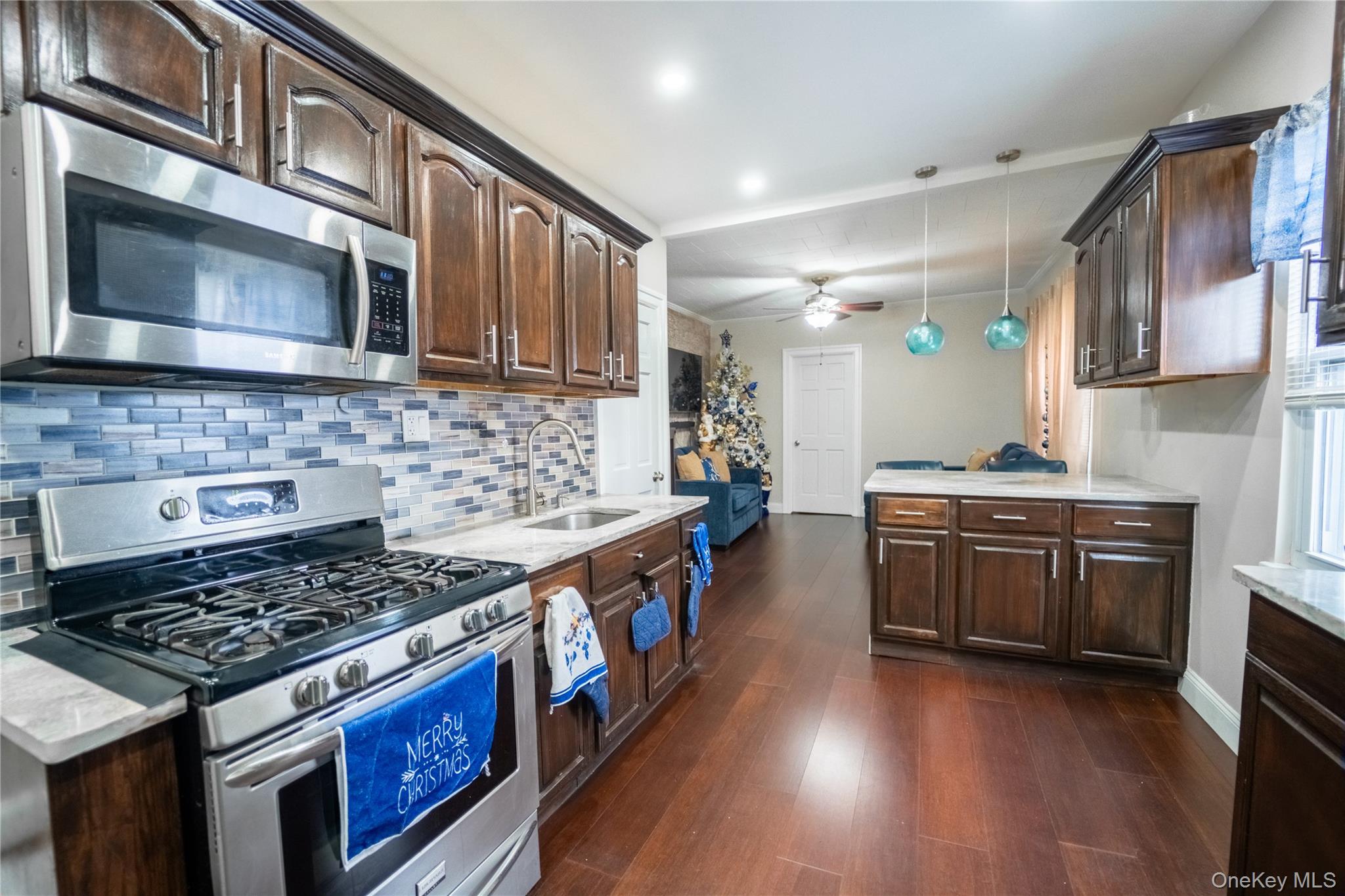 7505 60th Place Property Photo 2