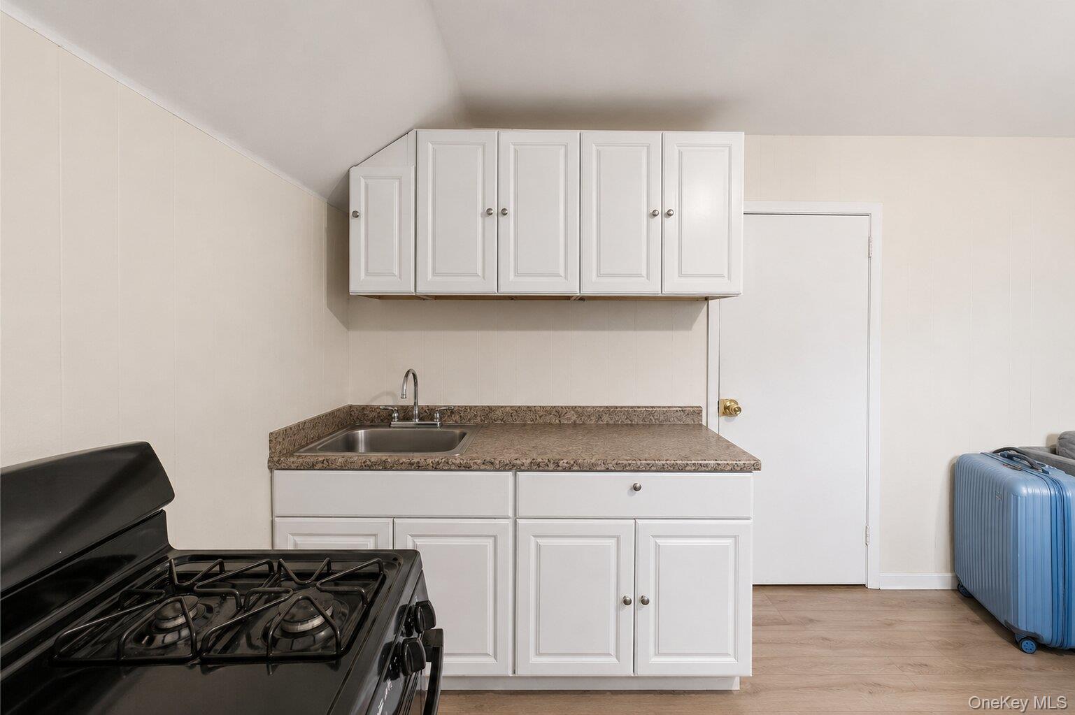 246 Westside Avenue Property Photo 22
