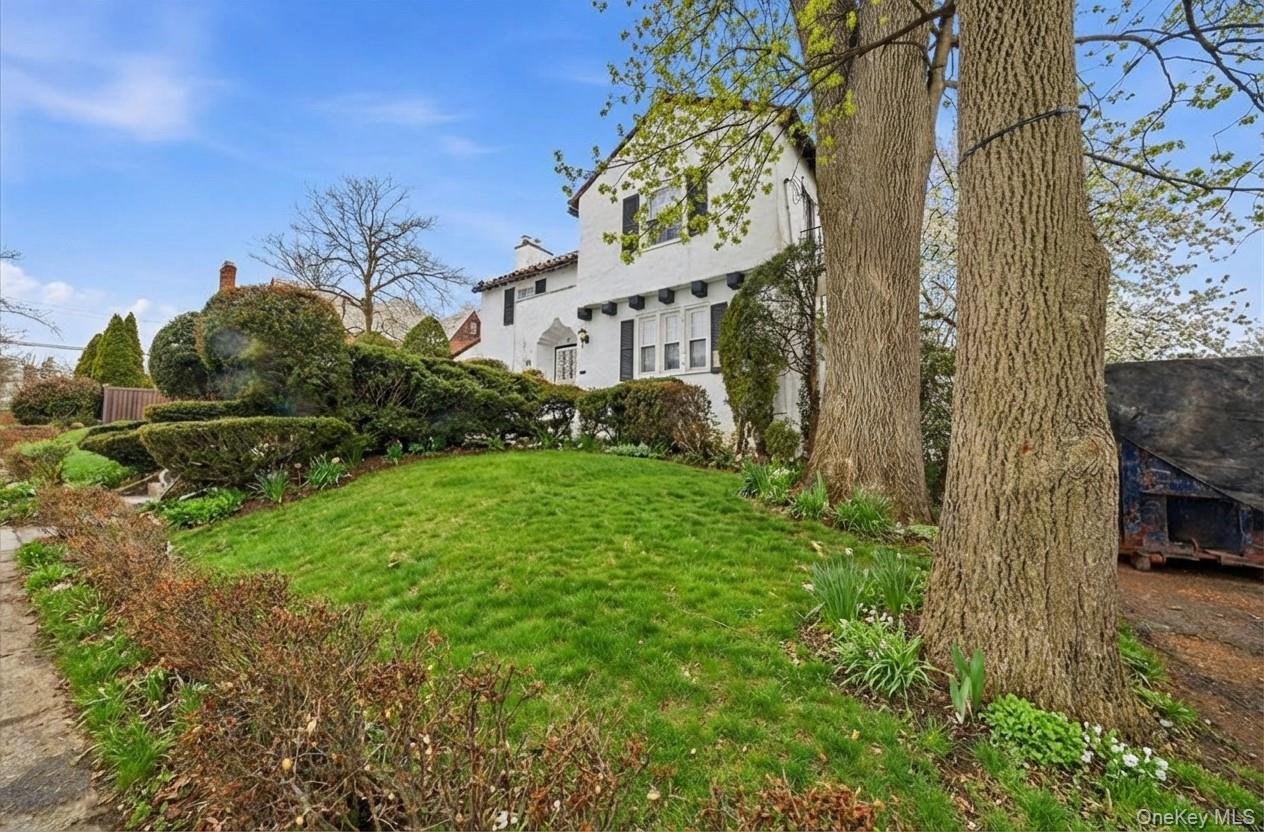93 Stuyvesant Plaza Property Photo 3