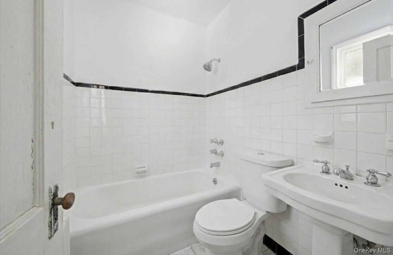 93 Stuyvesant Plaza Property Photo 15