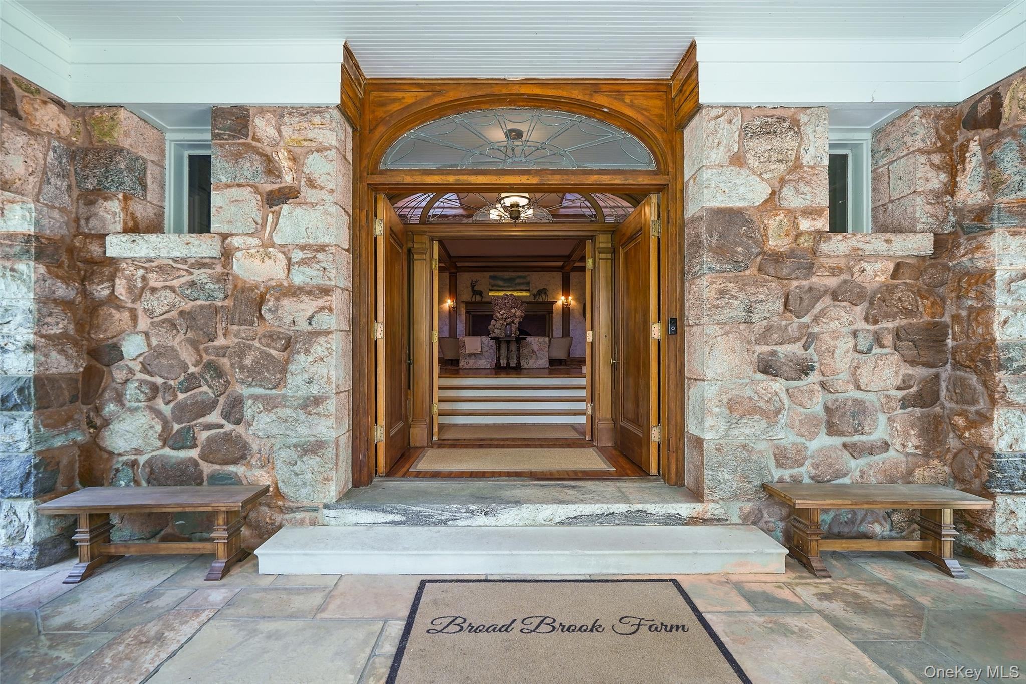 111 Stone Bridge Lane Property Photo 3