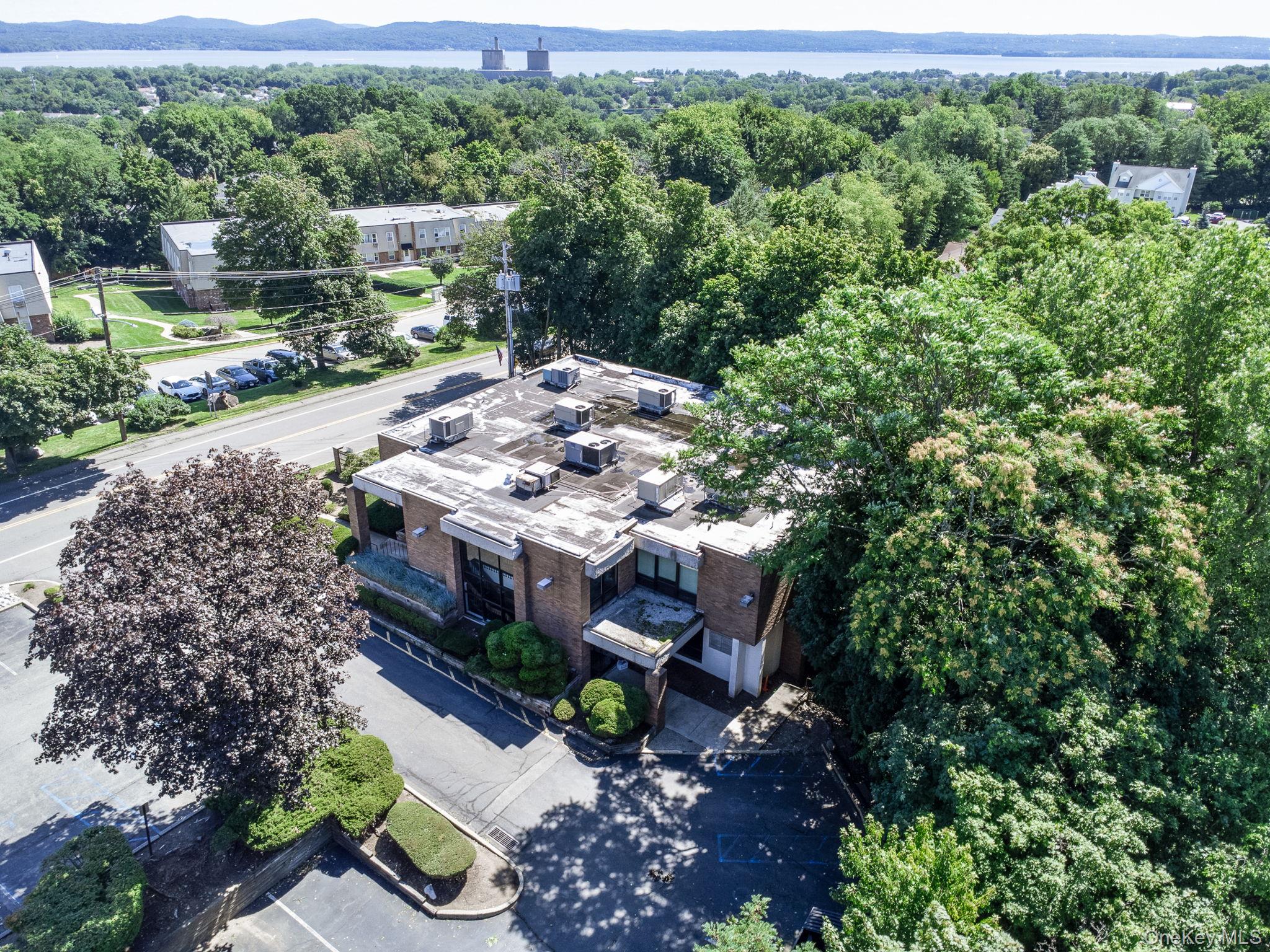 171 Ramapo Road Upper Property Photo 3