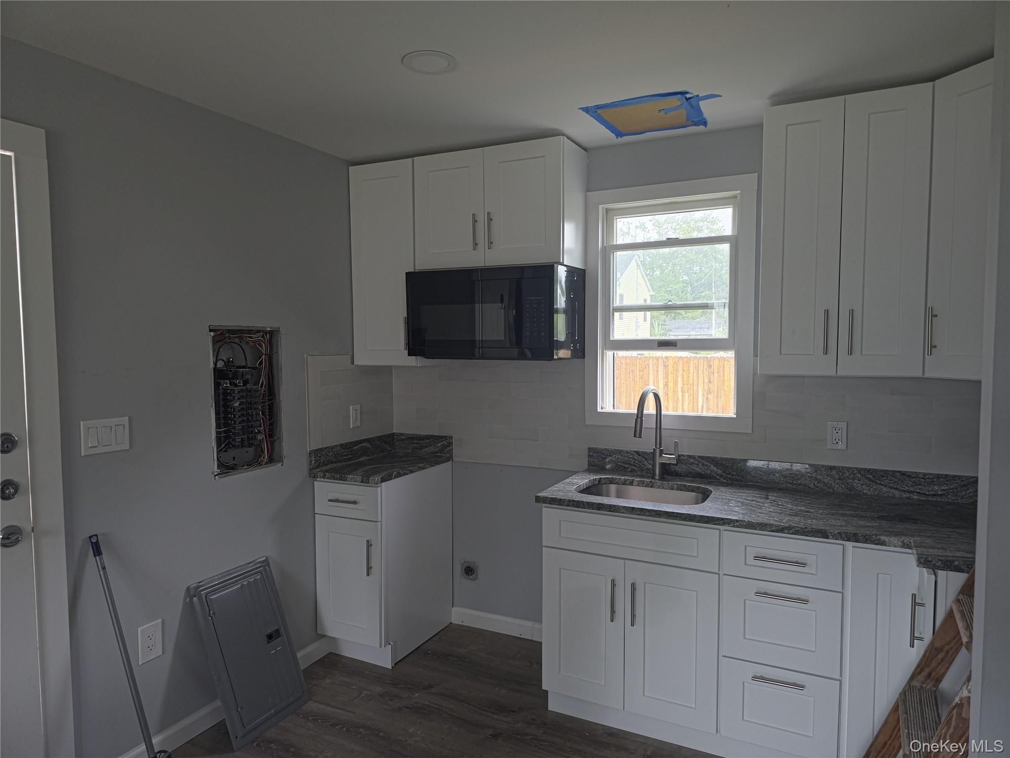 17 Bayport Road Property Photo 6
