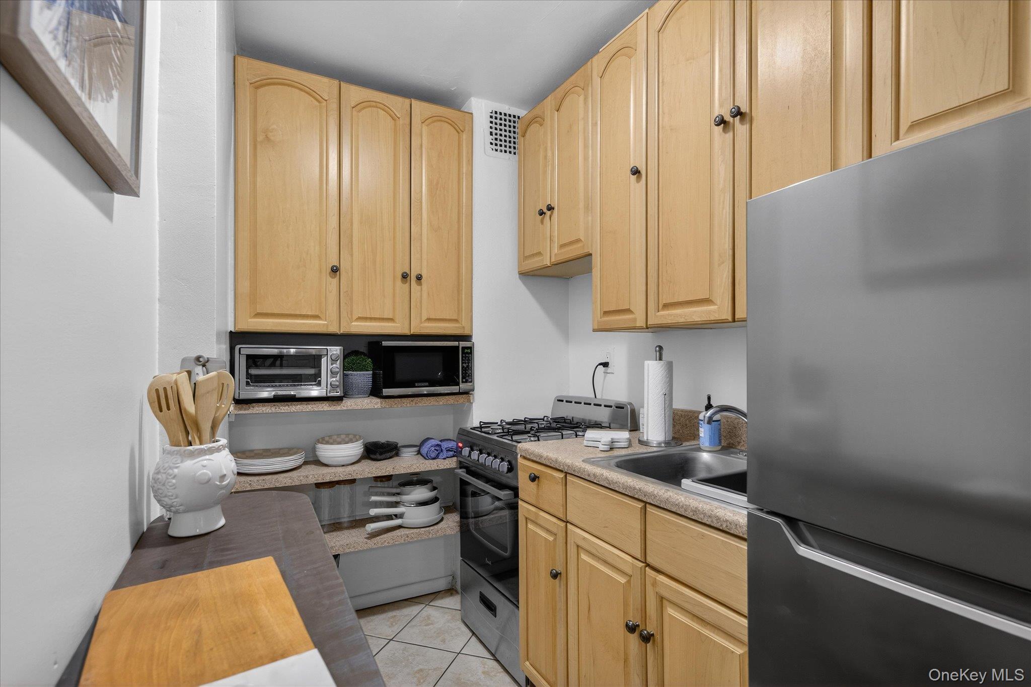6535 Broadway 1g Property Photo 8