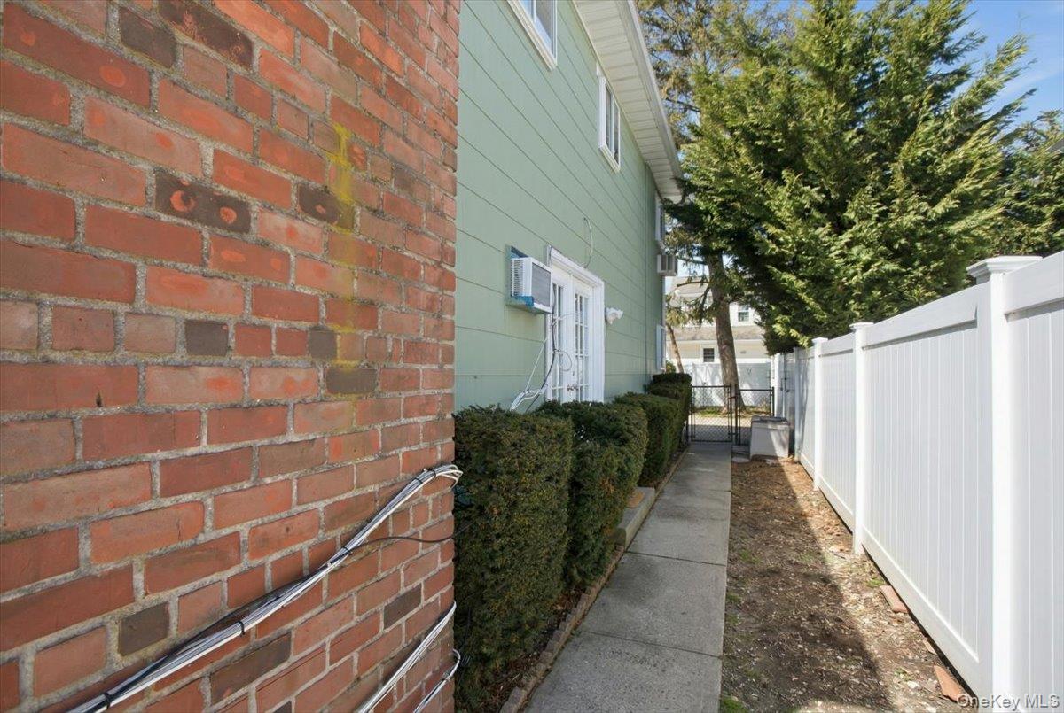 85 Unqua Road Property Photo 3