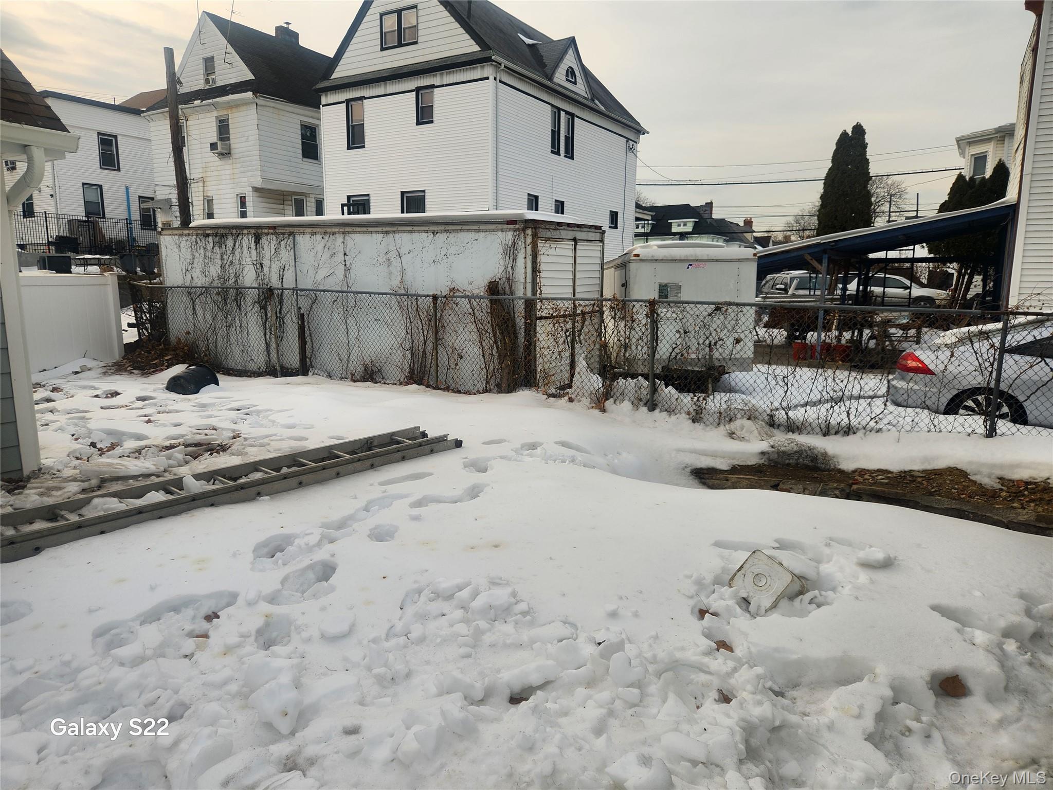 110 S 6th Avenue Property Photo 4