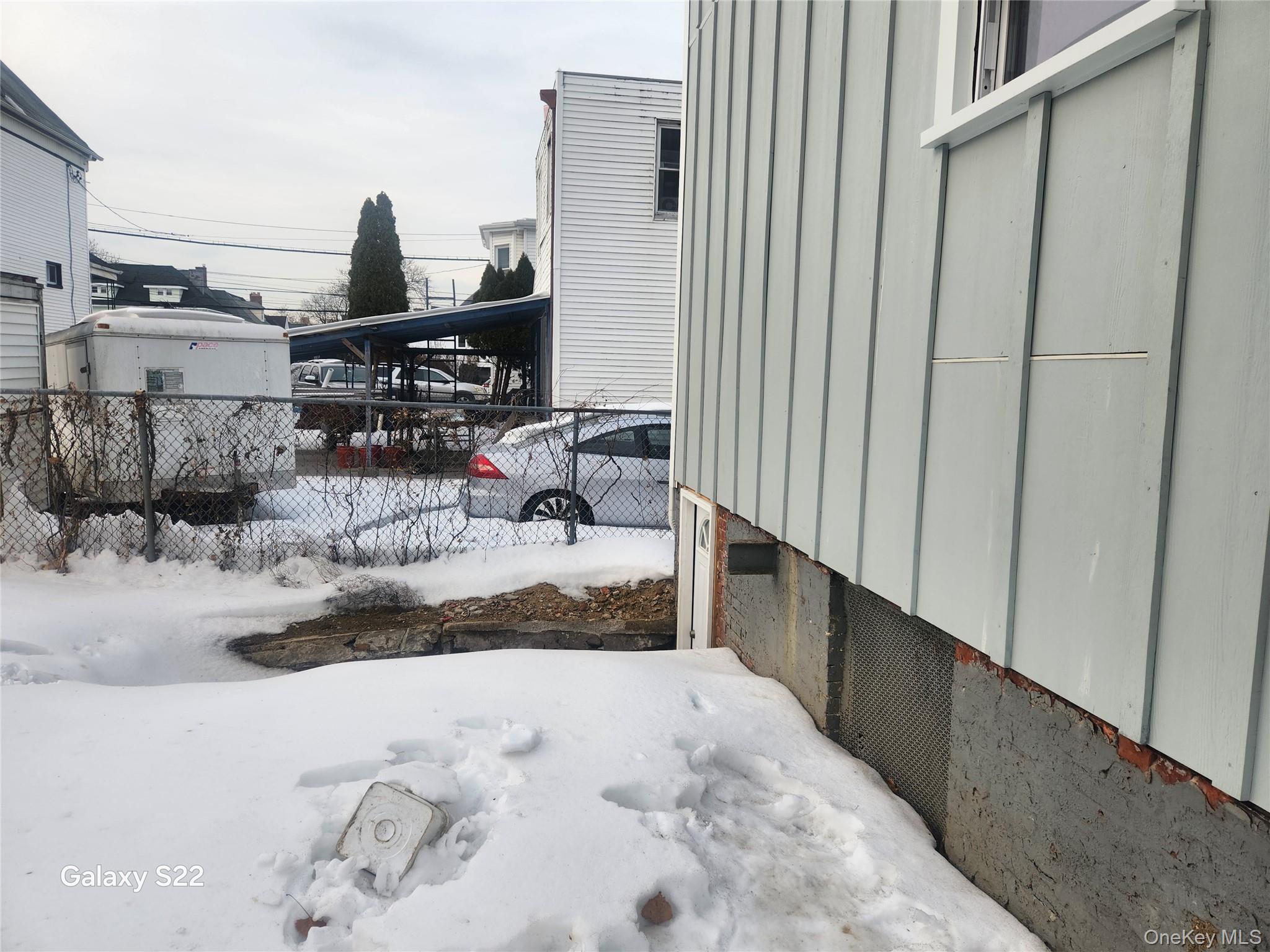 110 S 6th Avenue Property Photo 5