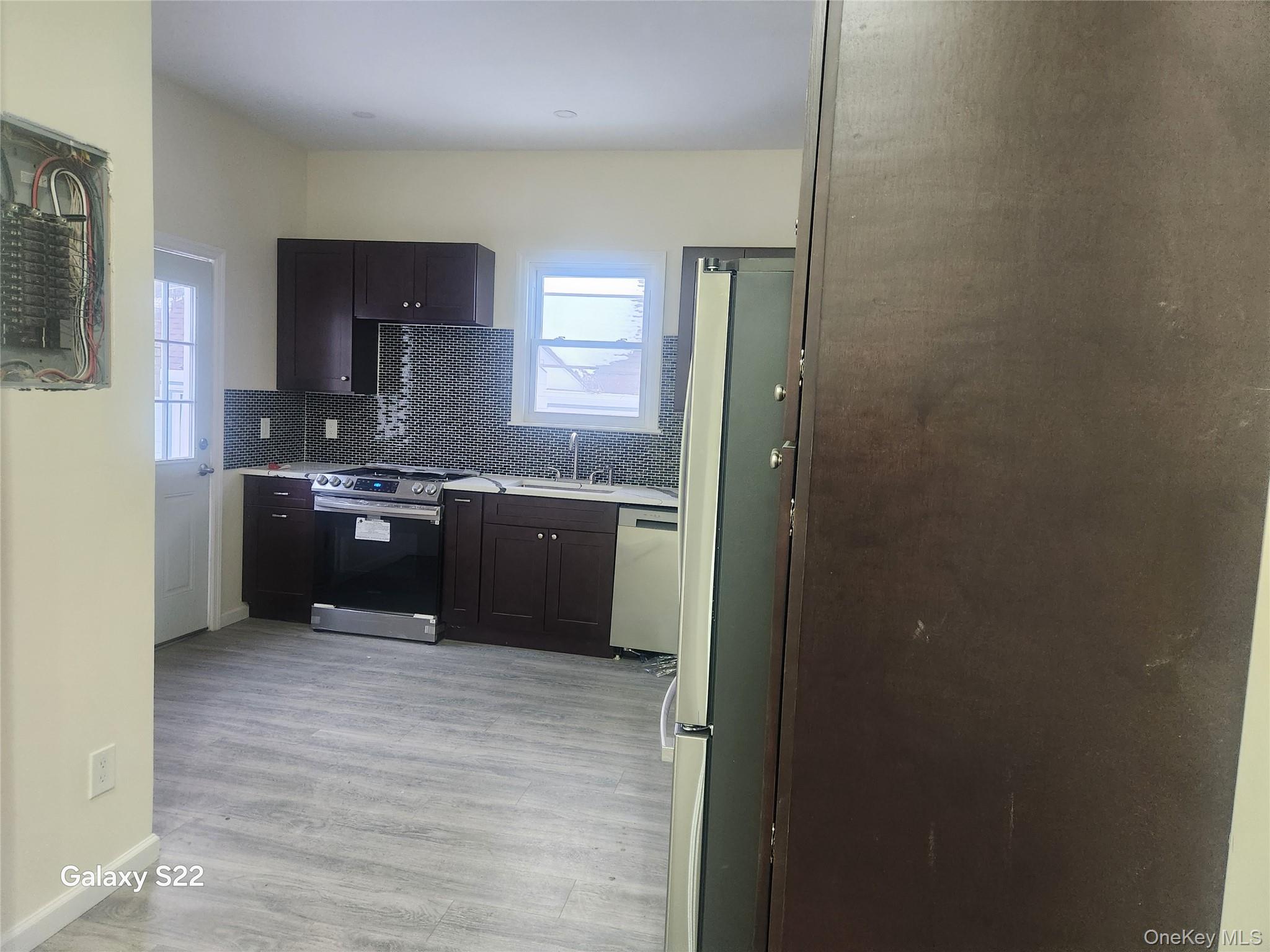 110 S 6th Avenue Property Photo 6