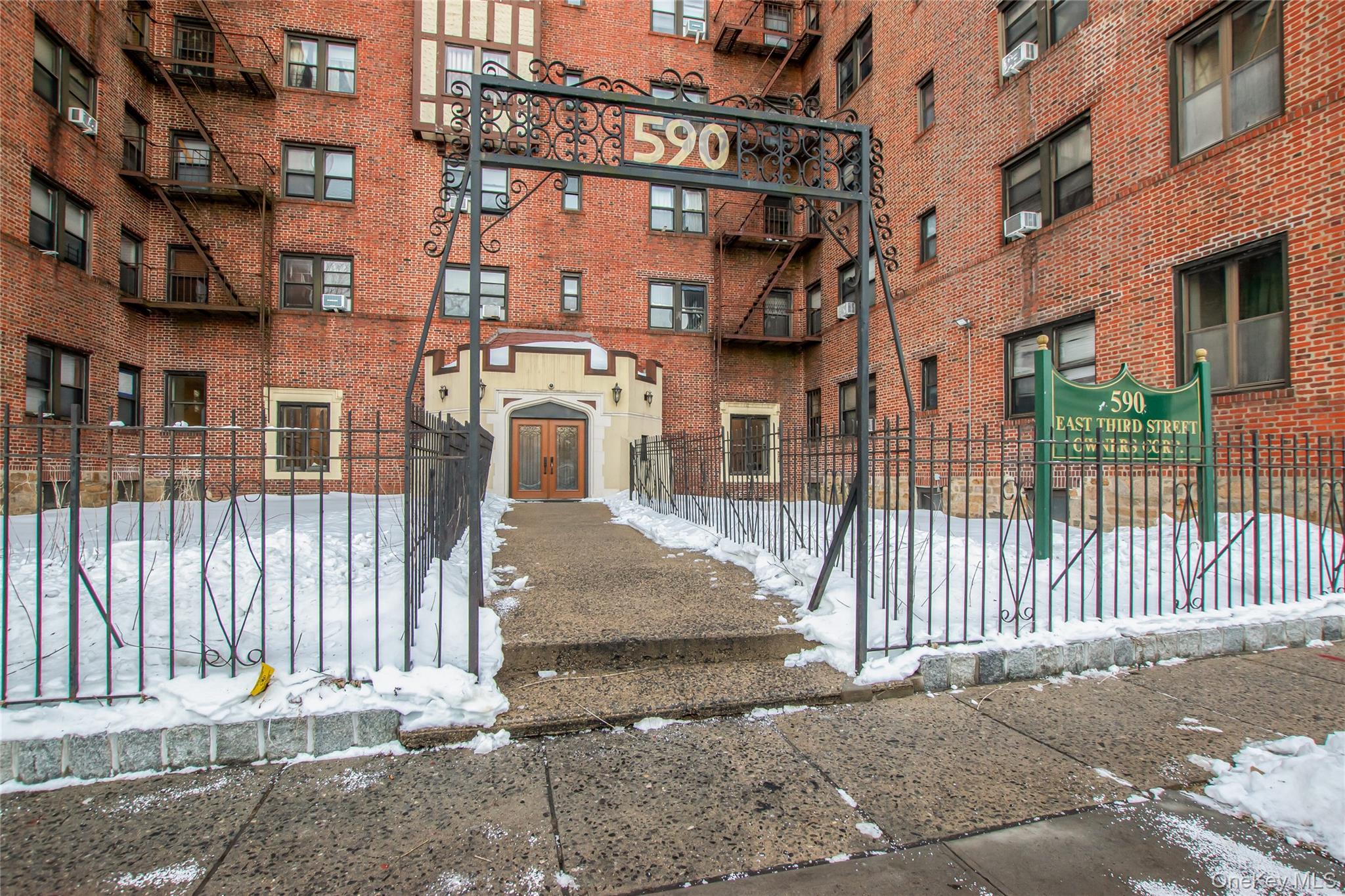 590 E Third Street 2d Property Photo 1