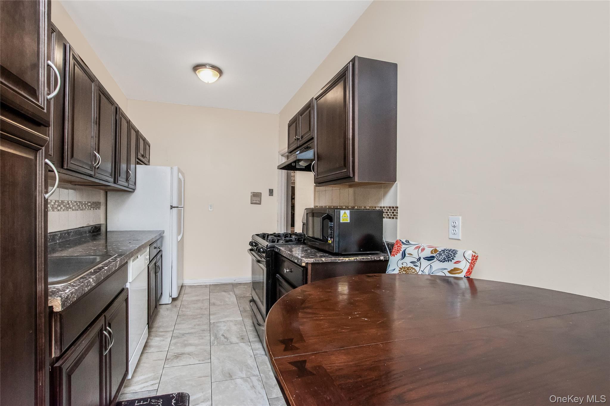590 E Third Street 2d Property Photo 7