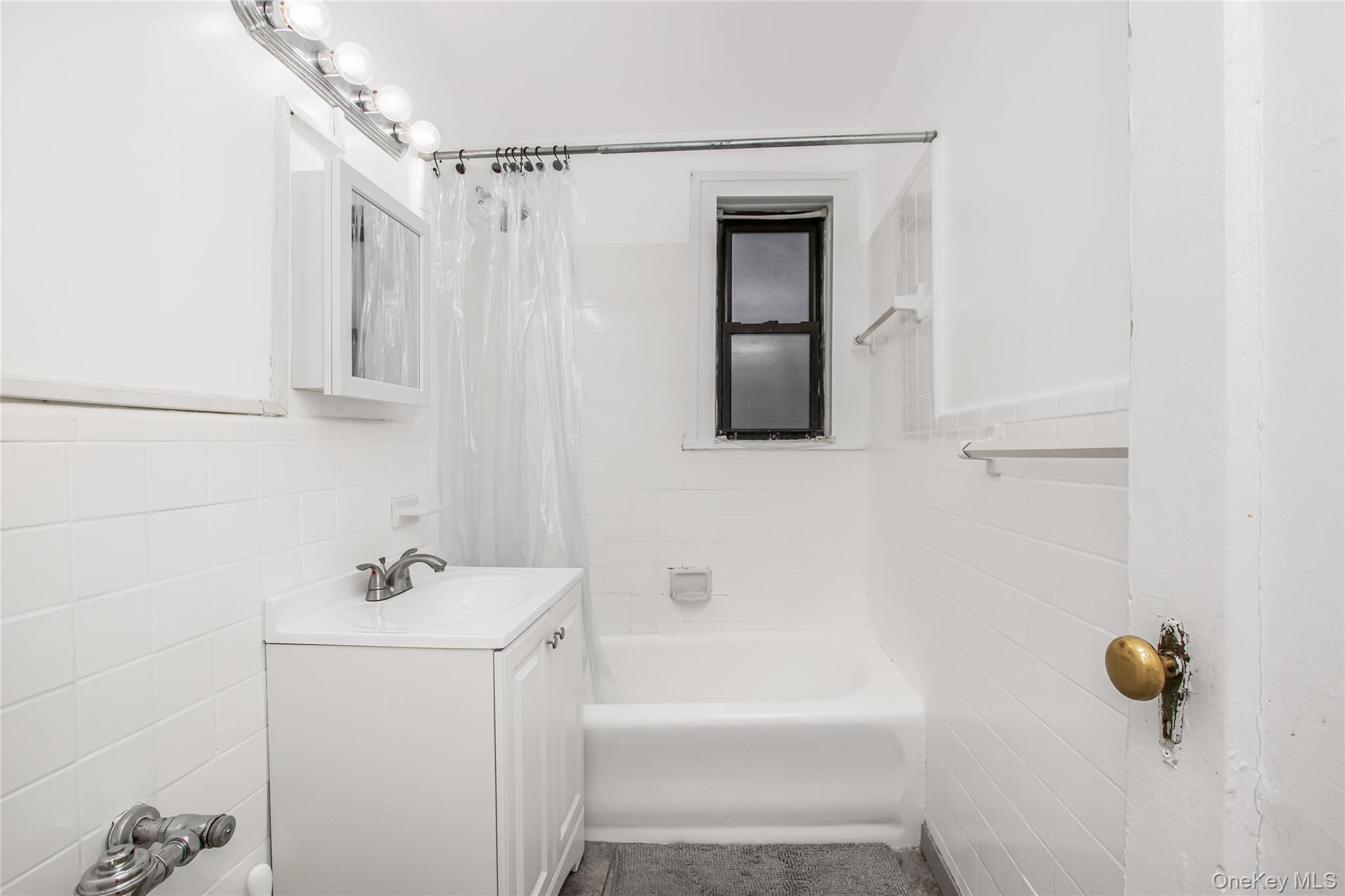 590 E Third Street 2d Property Photo 15
