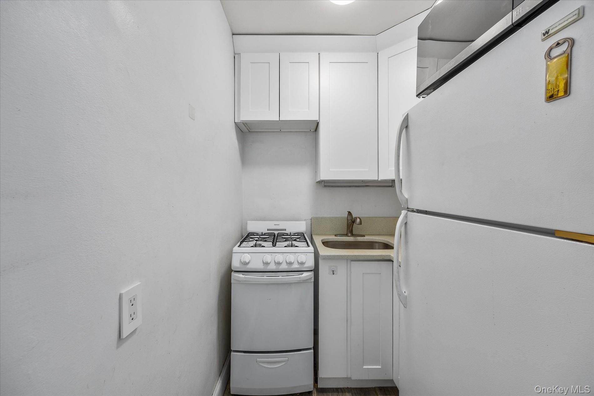 39-76 57th Street 6e Property Photo 8