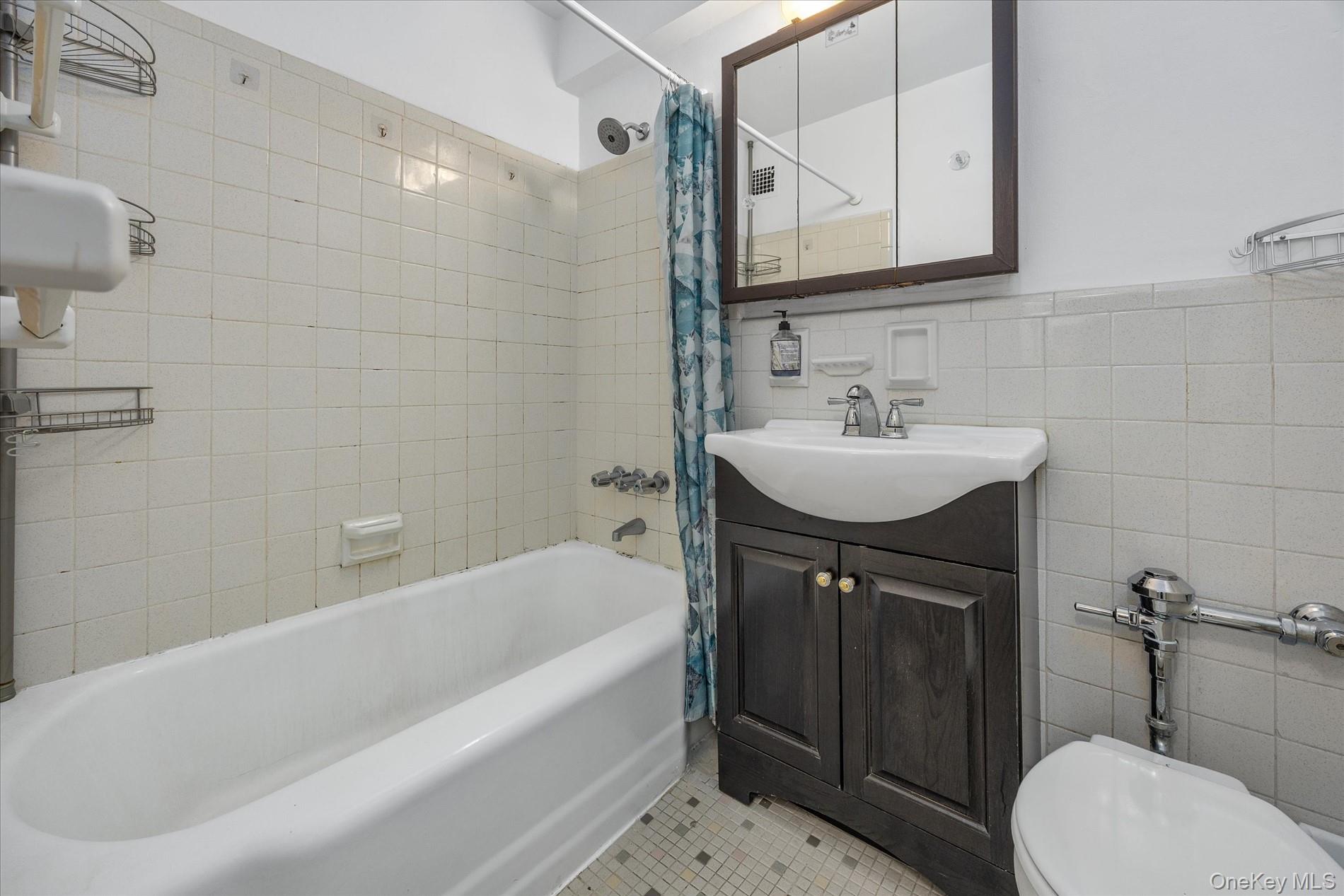 39-76 57th Street 6e Property Photo 11
