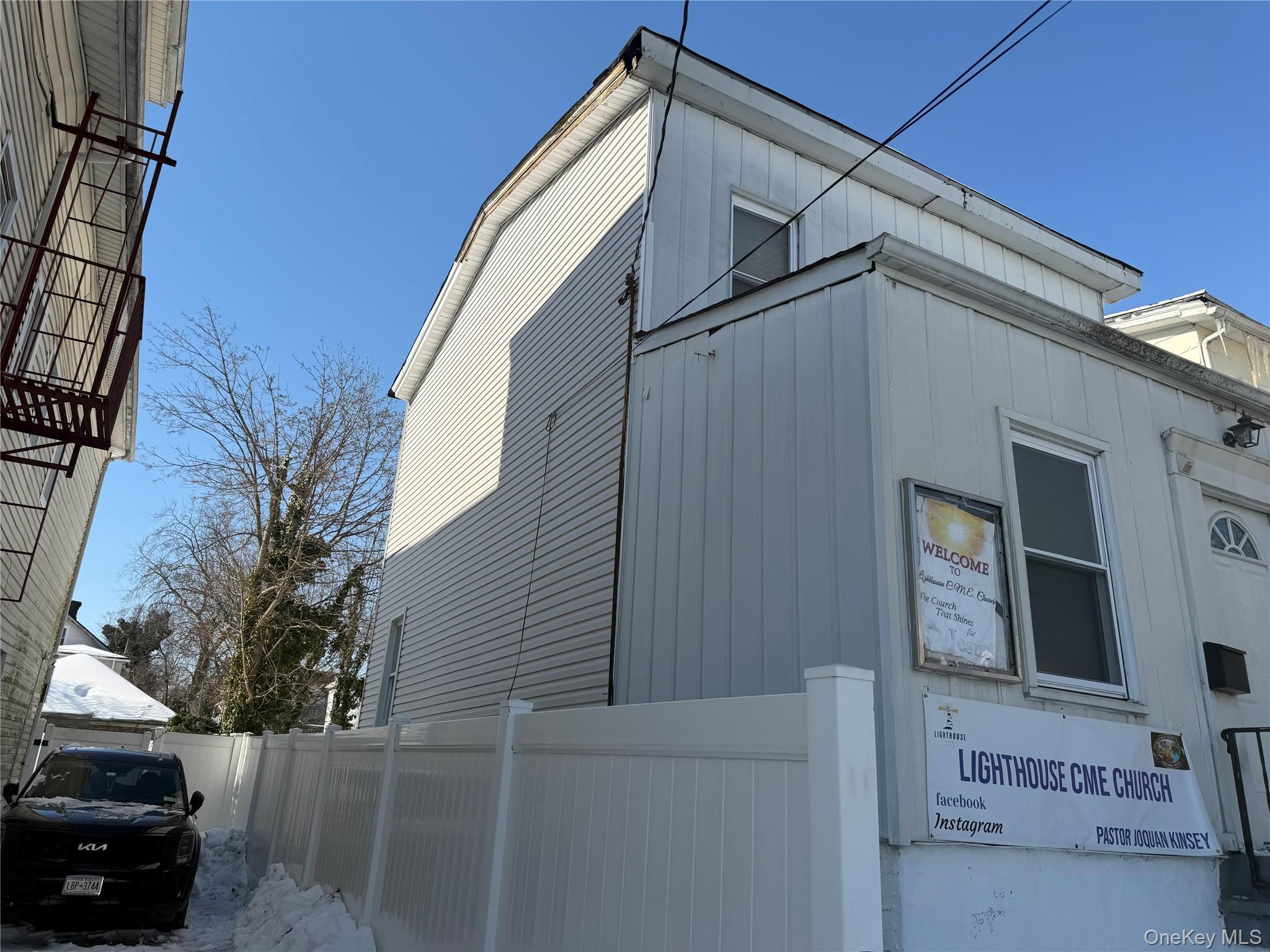 452 S 7th Avenue Property Photo 2