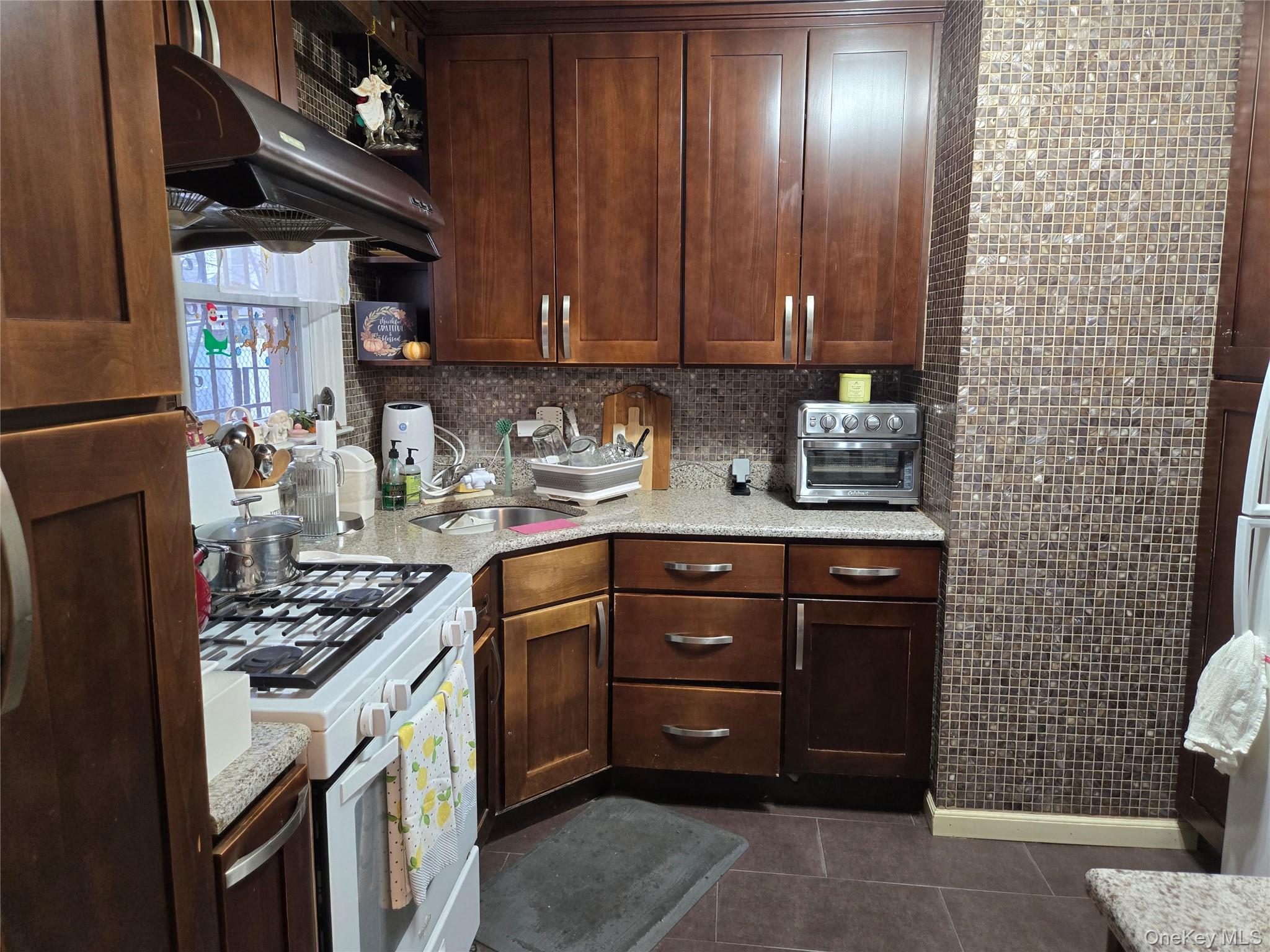 8830 75th Street Property Photo 8