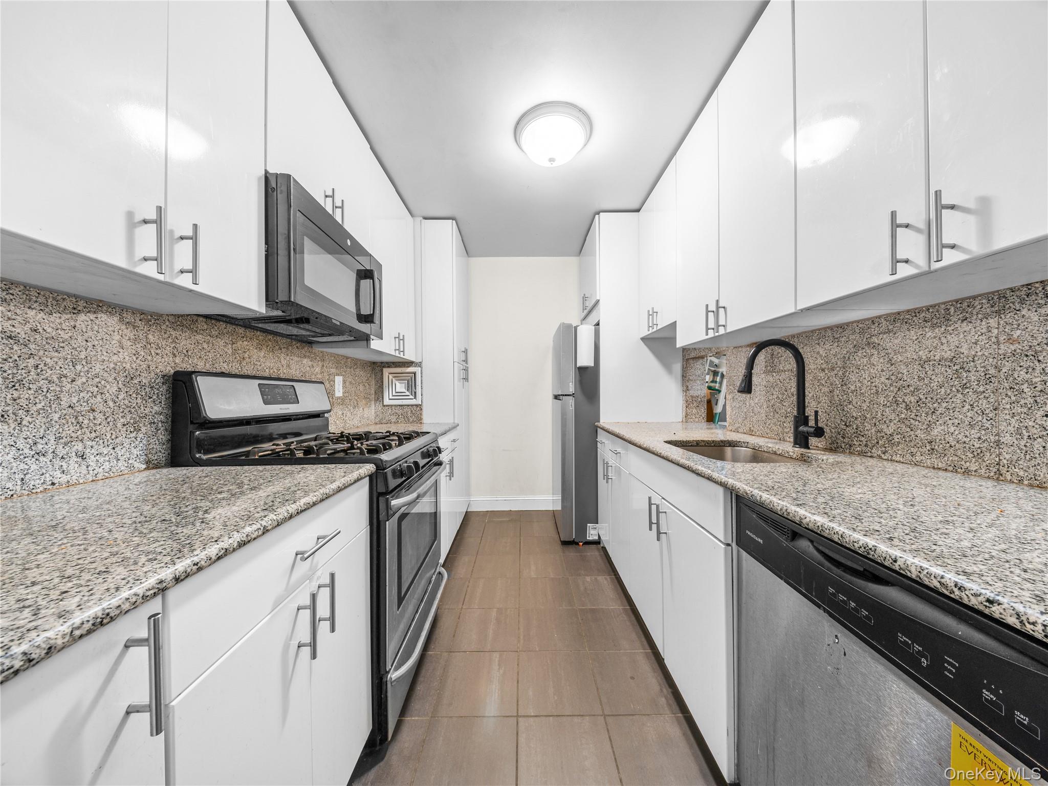 35-20 Leverich Street 209 Property Photo 10