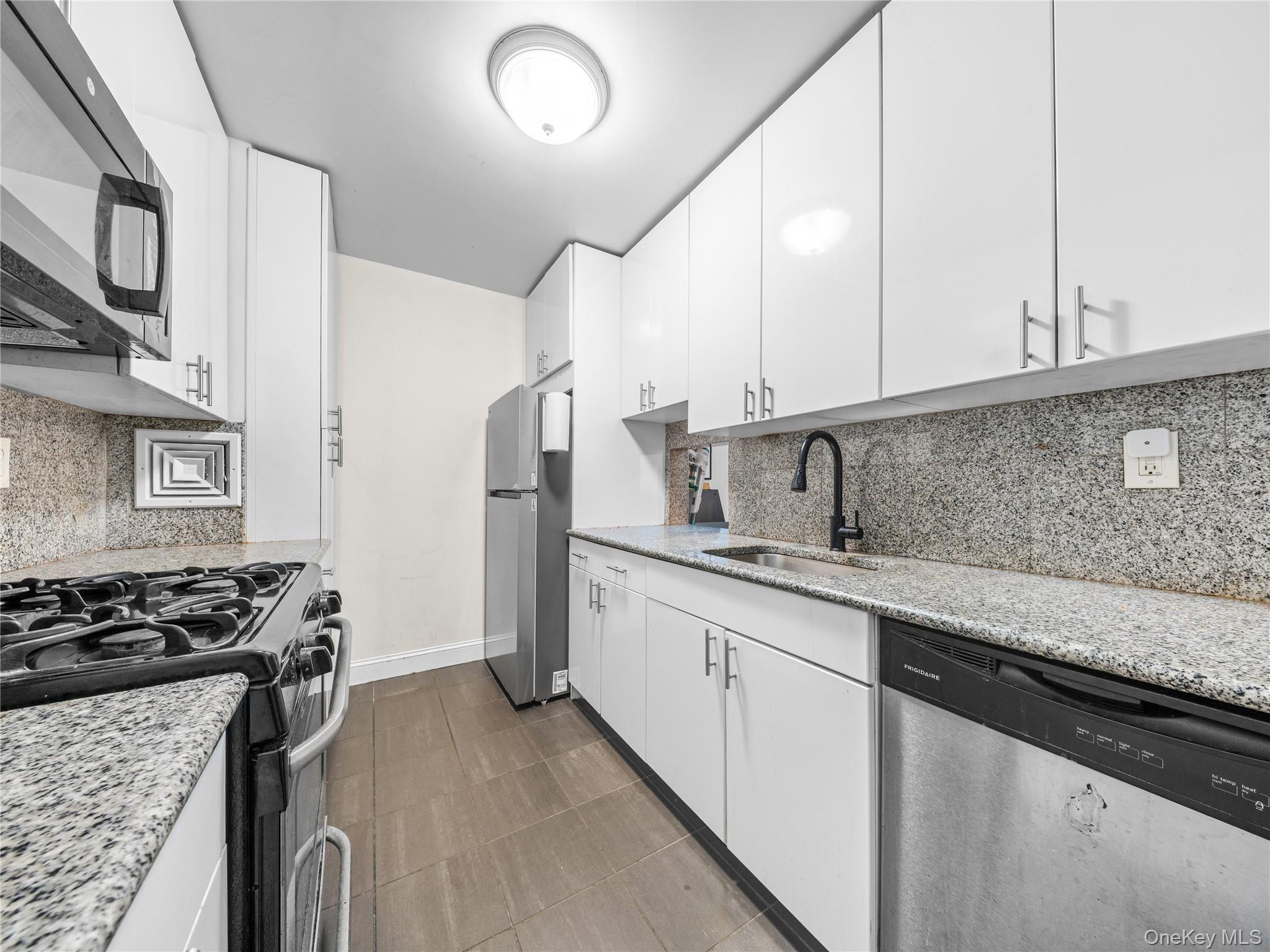 35-20 Leverich Street 209 Property Photo 11