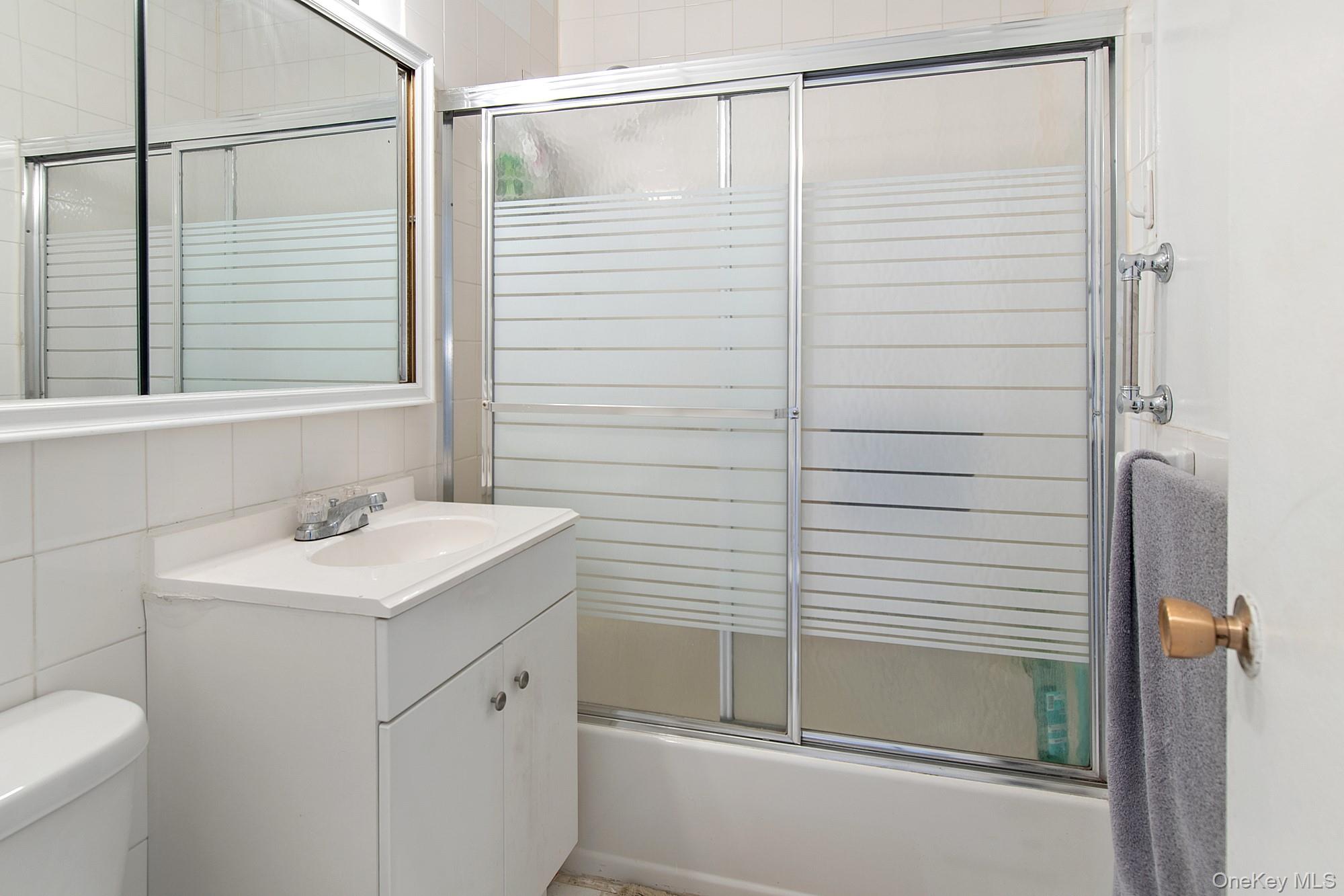 2400 Johnson Avenue 3b Property Photo 17