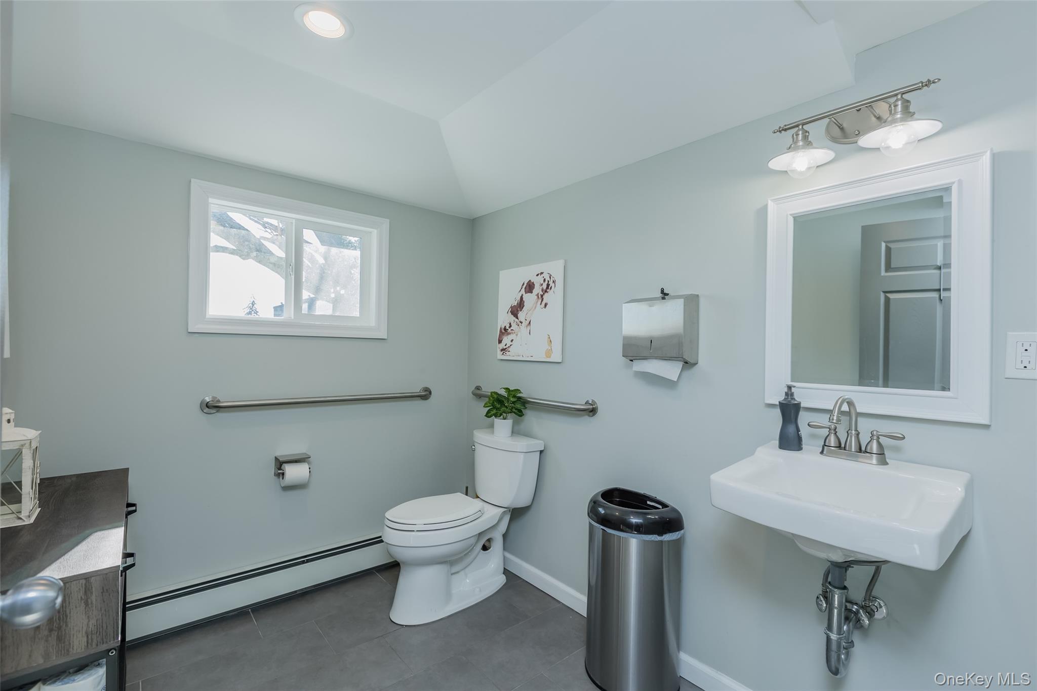 128 Carleton Avenue Property Photo 8
