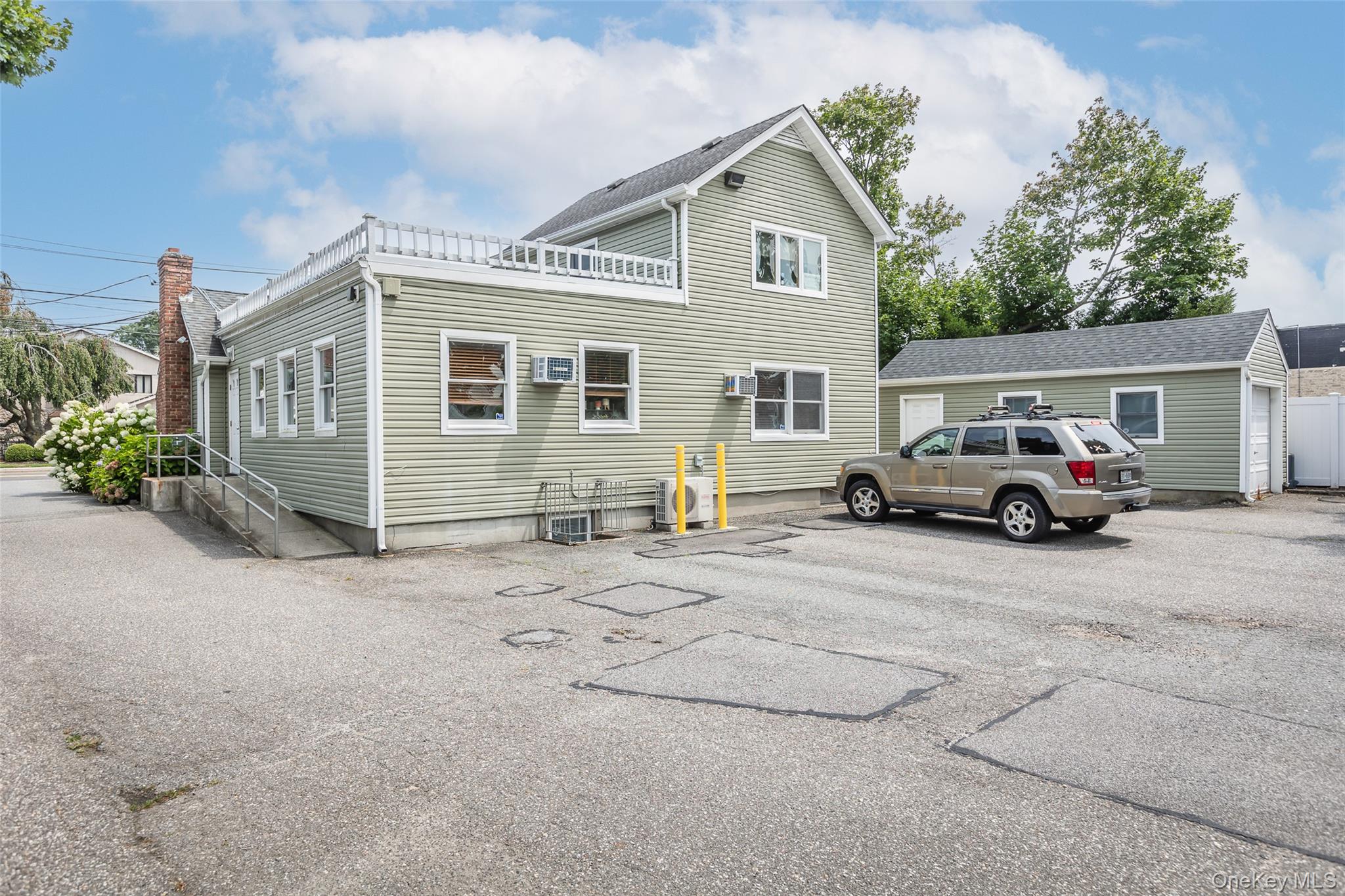 128 Carleton Avenue Property Photo 13
