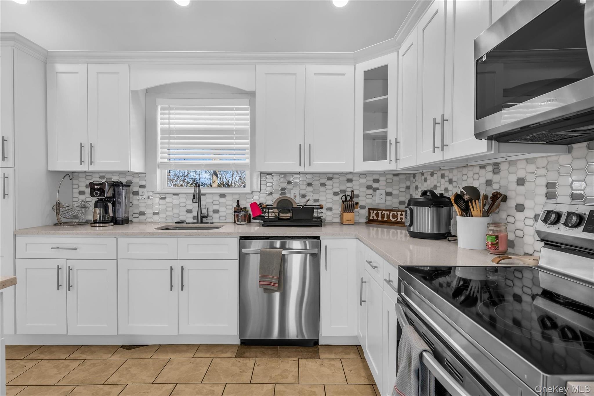 19 Summit Property Photo 4
