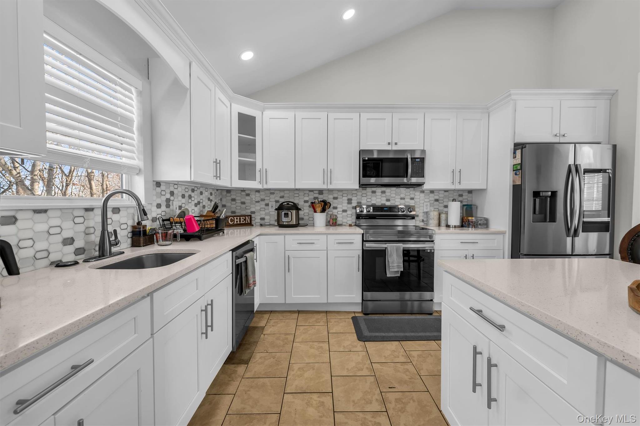 19 Summit Property Photo 5