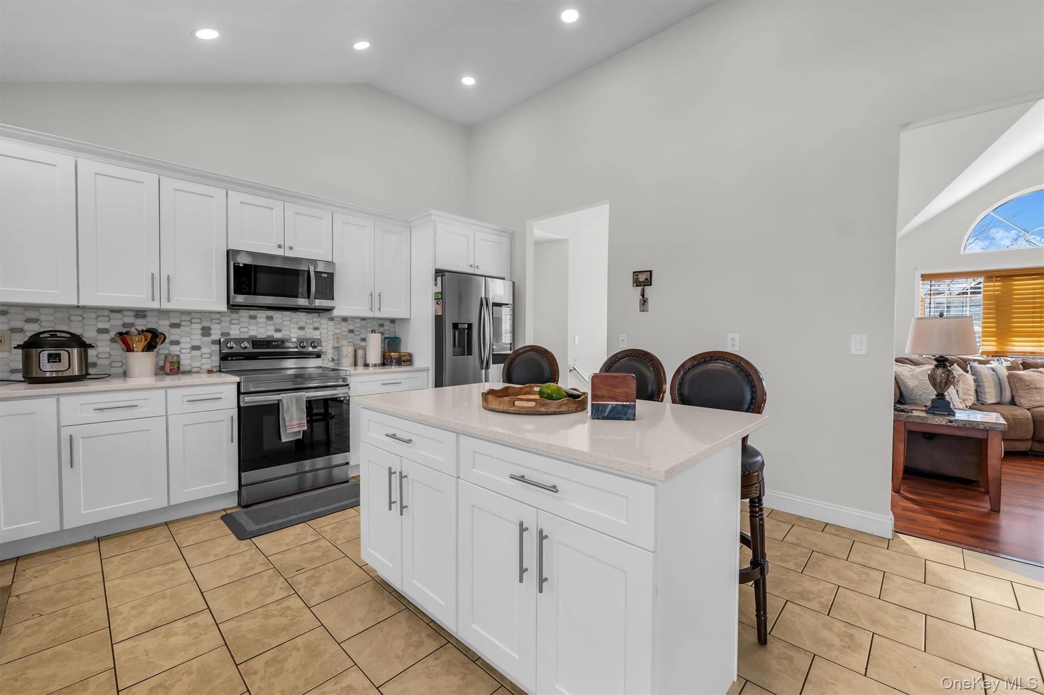19 Summit Property Photo 6