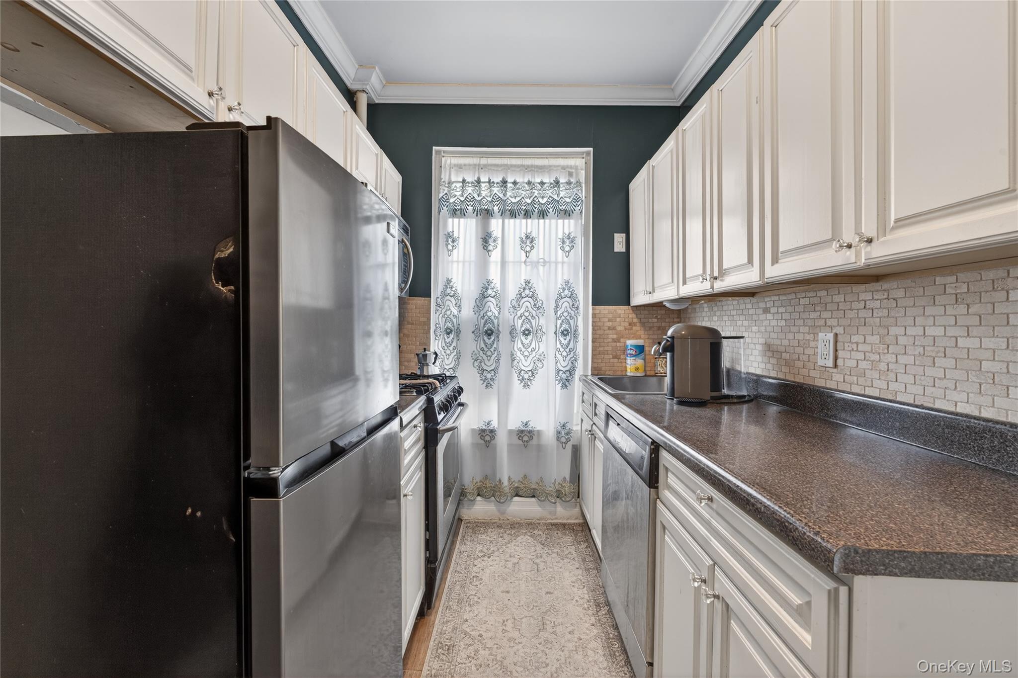 225 Bennett Avenue 4c Property Photo 7