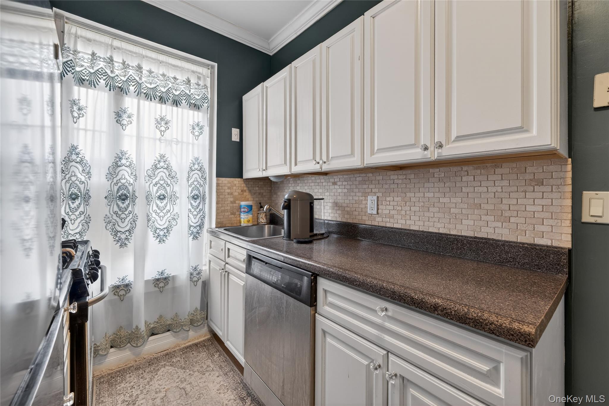 225 Bennett Avenue 4c Property Photo 8