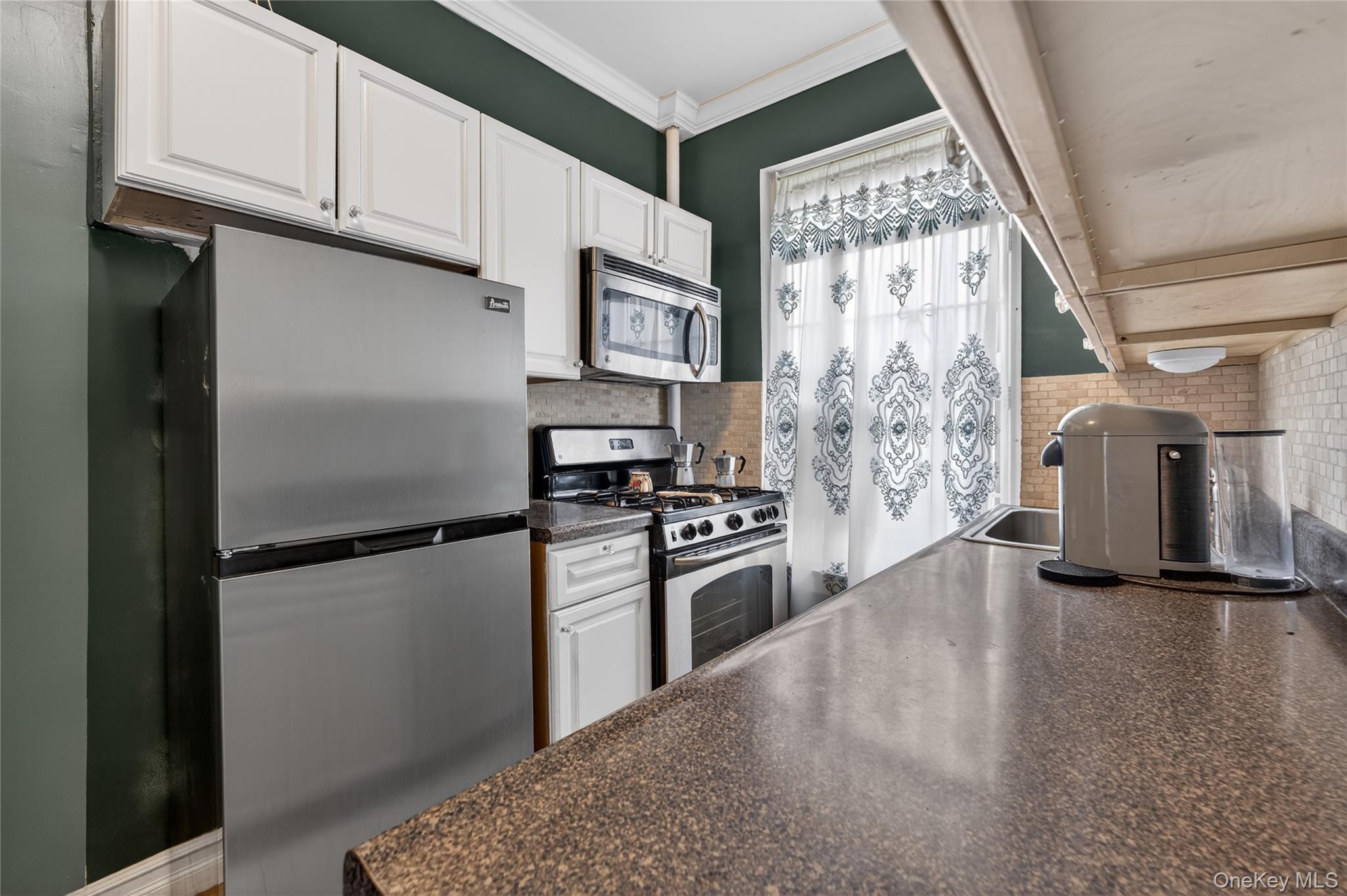 225 Bennett Avenue 4c Property Photo 9