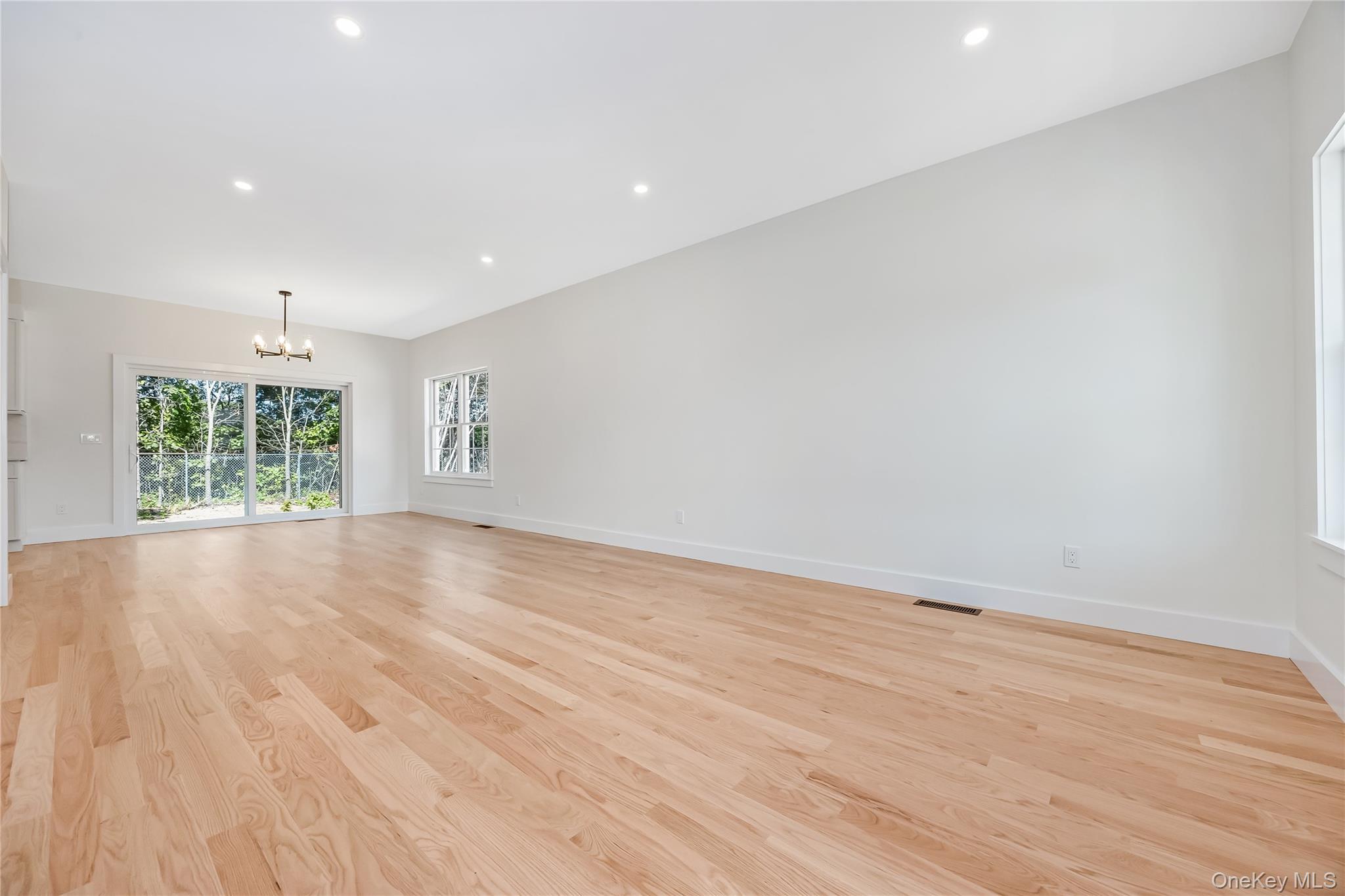 510 Bayport Avenue Property Photo 5