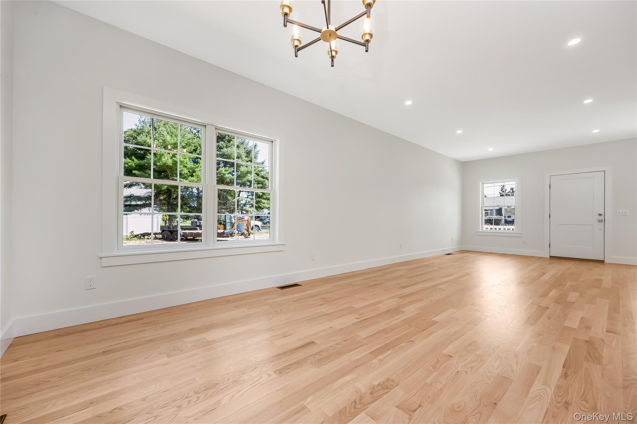 510 Bayport Avenue Property Photo 6
