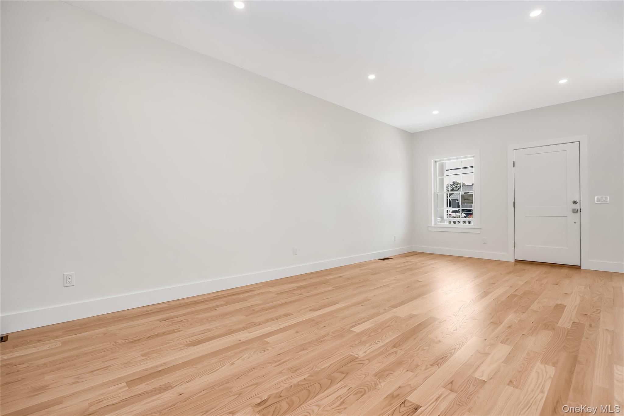 510 Bayport Avenue Property Photo 8