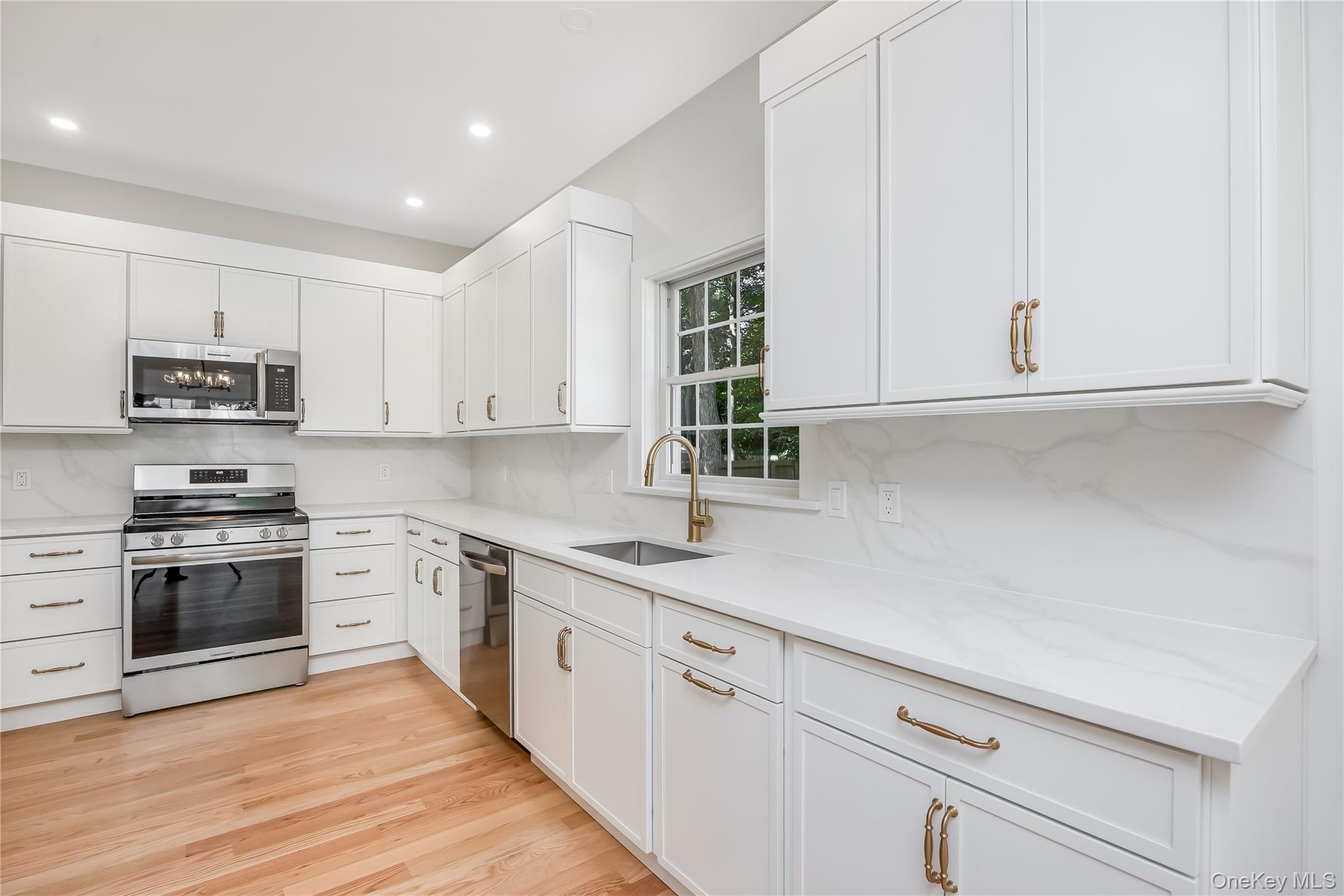 510 Bayport Avenue Property Photo 10