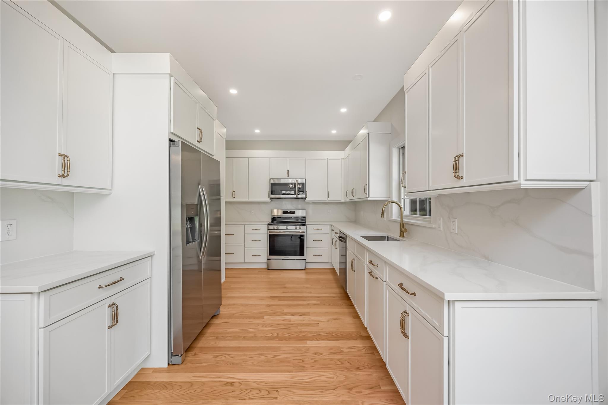 510 Bayport Avenue Property Photo 14