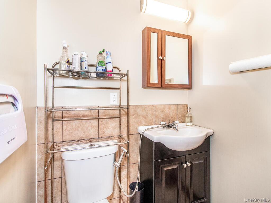 205-02 Jamaica Avenue Property Photo 6