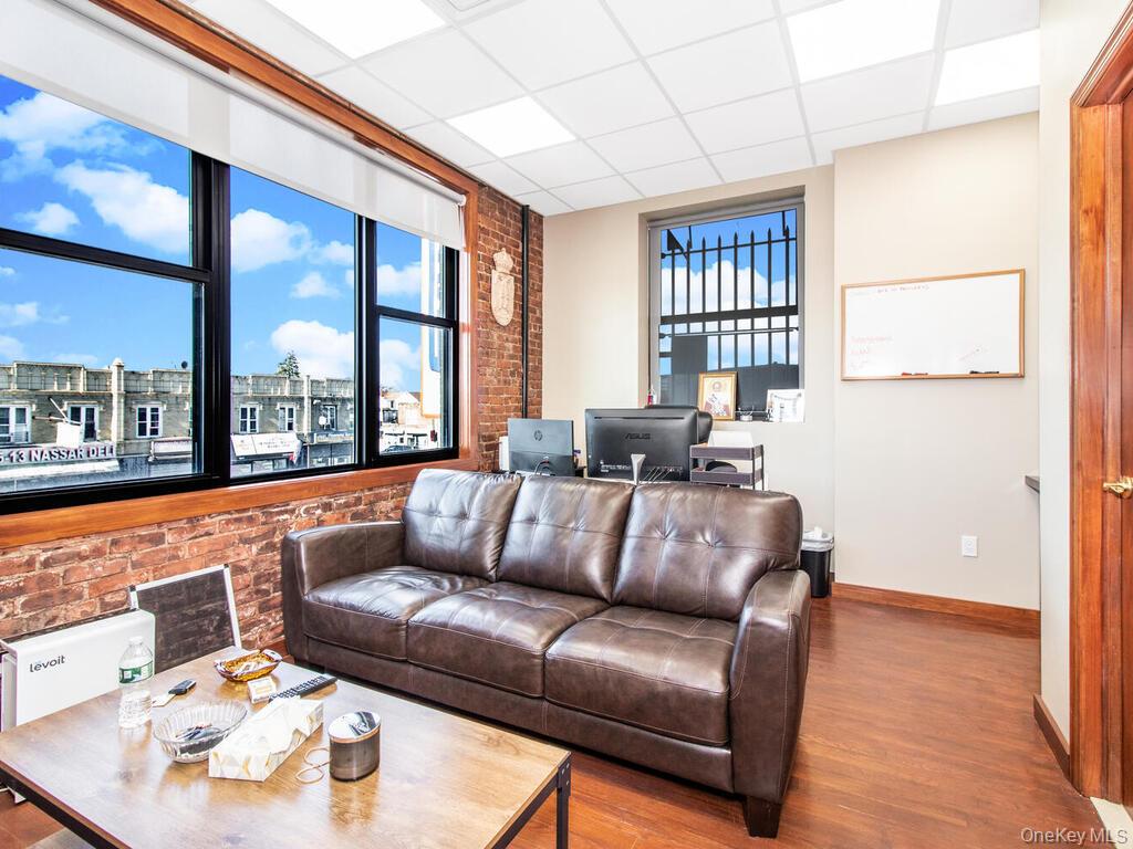 205-02 Jamaica Avenue Property Photo 17