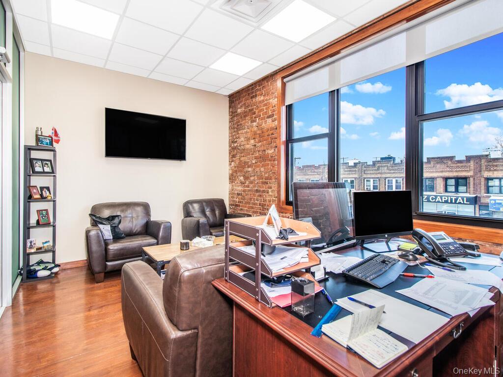 205-02 Jamaica Avenue Property Photo 18