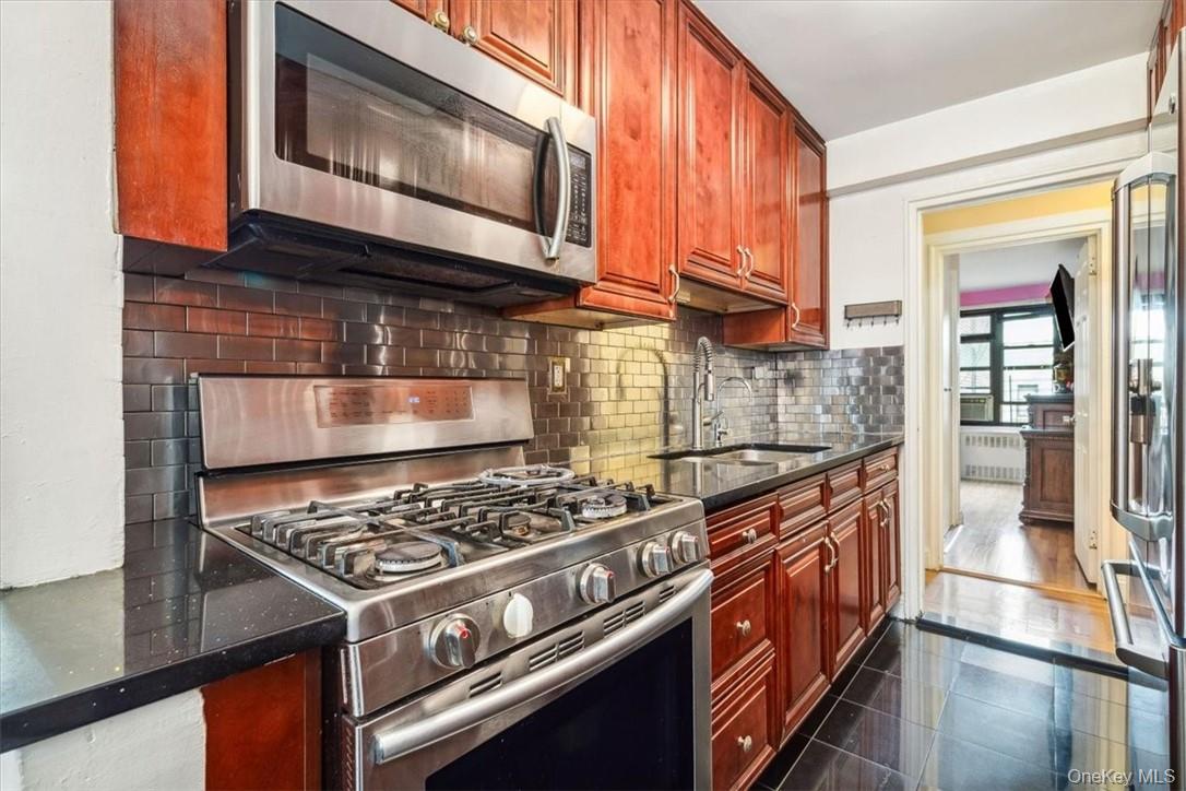 2835 Webb Avenue 6c Property Photo 14