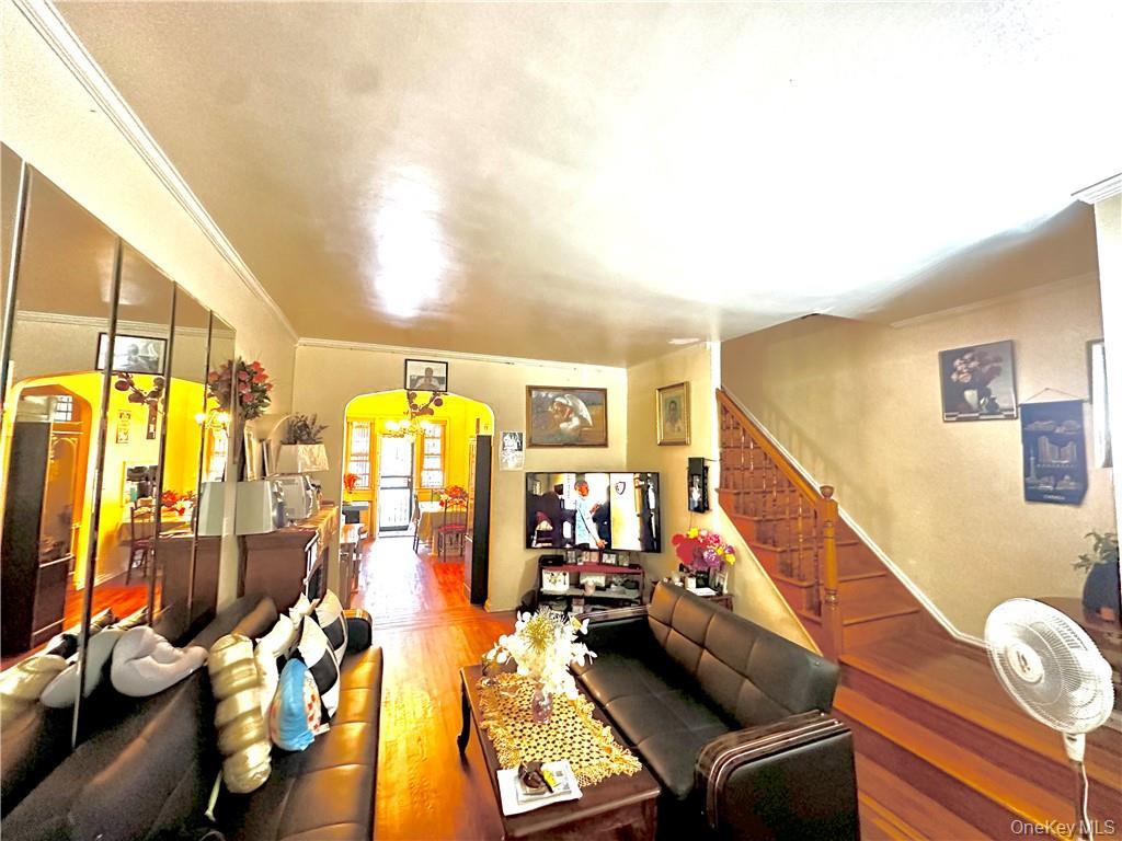 677 E 38th Street Property Photo 2