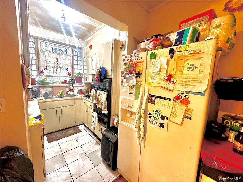 677 E 38th Street Property Photo 4