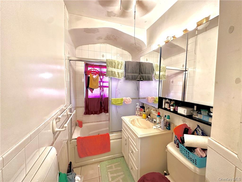 677 E 38th Street Property Photo 5